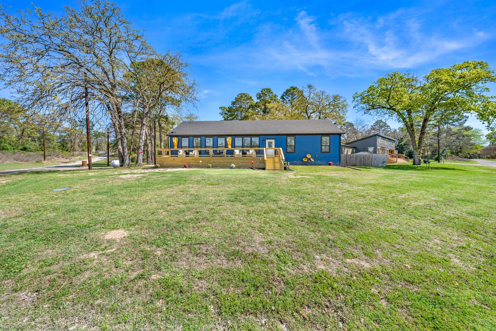 Single Family Residence For Sale in Smith County , 23374 Wateridge Loop, Flint, Texas 75762, 3 Bedroom, 3 Bathroom, 1 Garage spaces, 2,040 Sqft, built in 2025, Preowned, mls#21211015, Real Estate Agent in Flint, Homes For Sale in Smith county, Homes For Sale in Flint, Realtor in Flint Texas, Real Estate Brokerage Independent Realty Texas, Luminita Cordes Realtor
