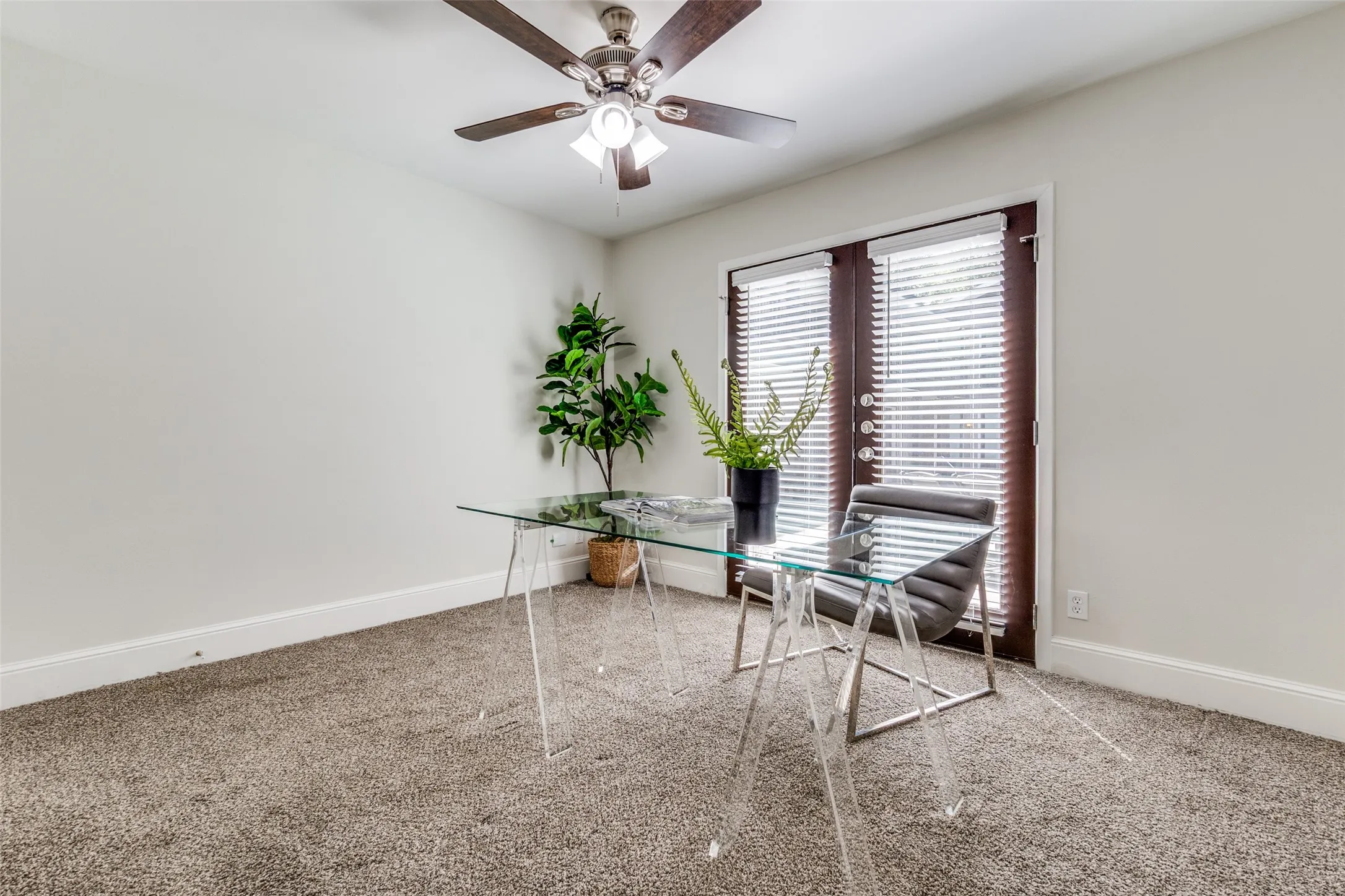 Condominium For Sale in Dallas County , 10211 Regal Oaks Drive 120, Dallas, Texas 75230, 2 Bedroom, 2 Bathroom, Garage spaces, 903 Sqft, built in 1963, mls#21215853, Real Estate Agent in Dallas, Homes For Sale in Dallas county, Homes For Sale in Dallas, Realtor in Dallas Texas, Real Estate Brokerage Independent Realty Texas, Luminita Cordes Realtor