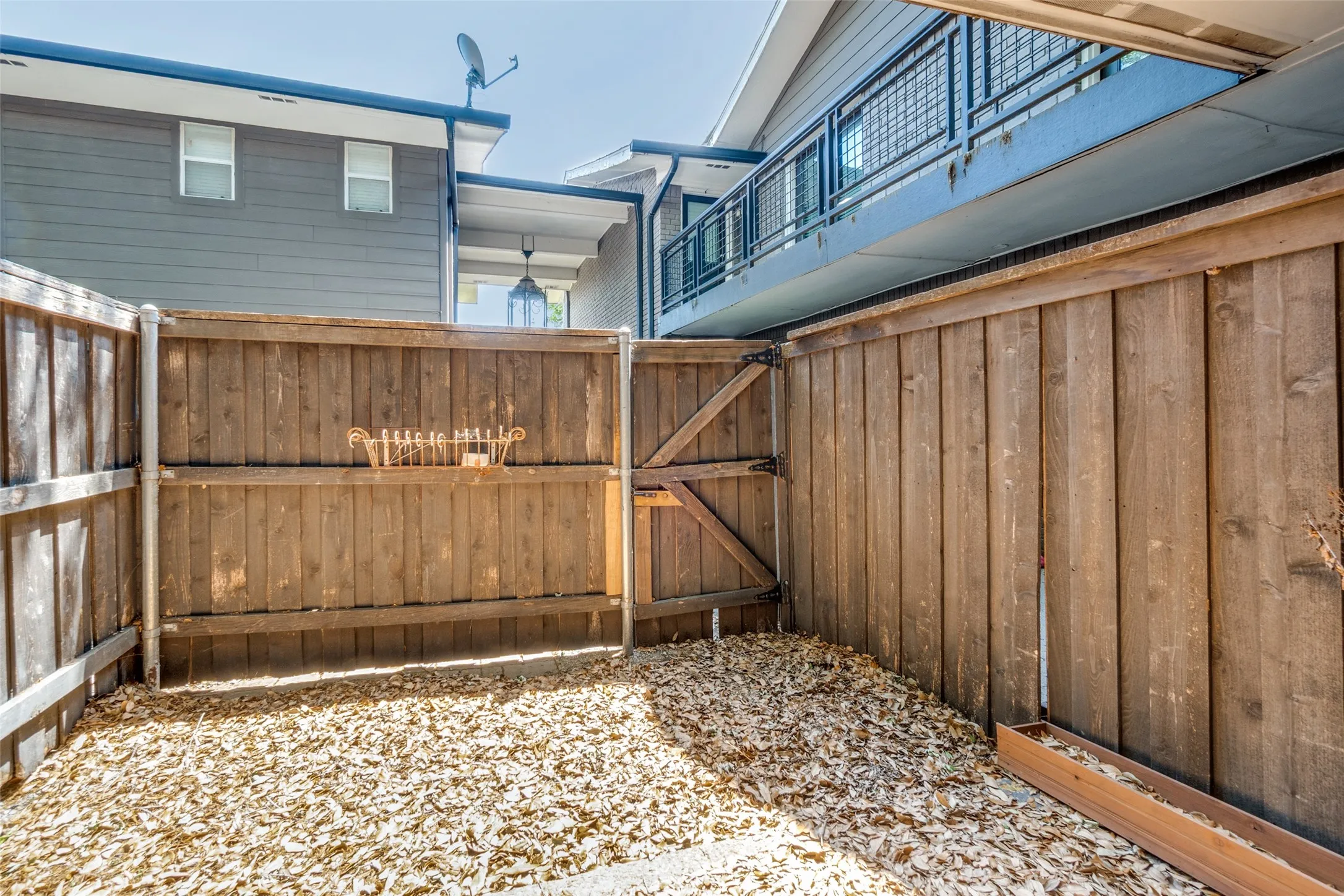 Condominium For Sale in Dallas County , 10211 Regal Oaks Drive 120, Dallas, Texas 75230, 2 Bedroom, 2 Bathroom, Garage spaces, 903 Sqft, built in 1963, mls#21215853, Real Estate Agent in Dallas, Homes For Sale in Dallas county, Homes For Sale in Dallas, Realtor in Dallas Texas, Real Estate Brokerage Independent Realty Texas, Luminita Cordes Realtor