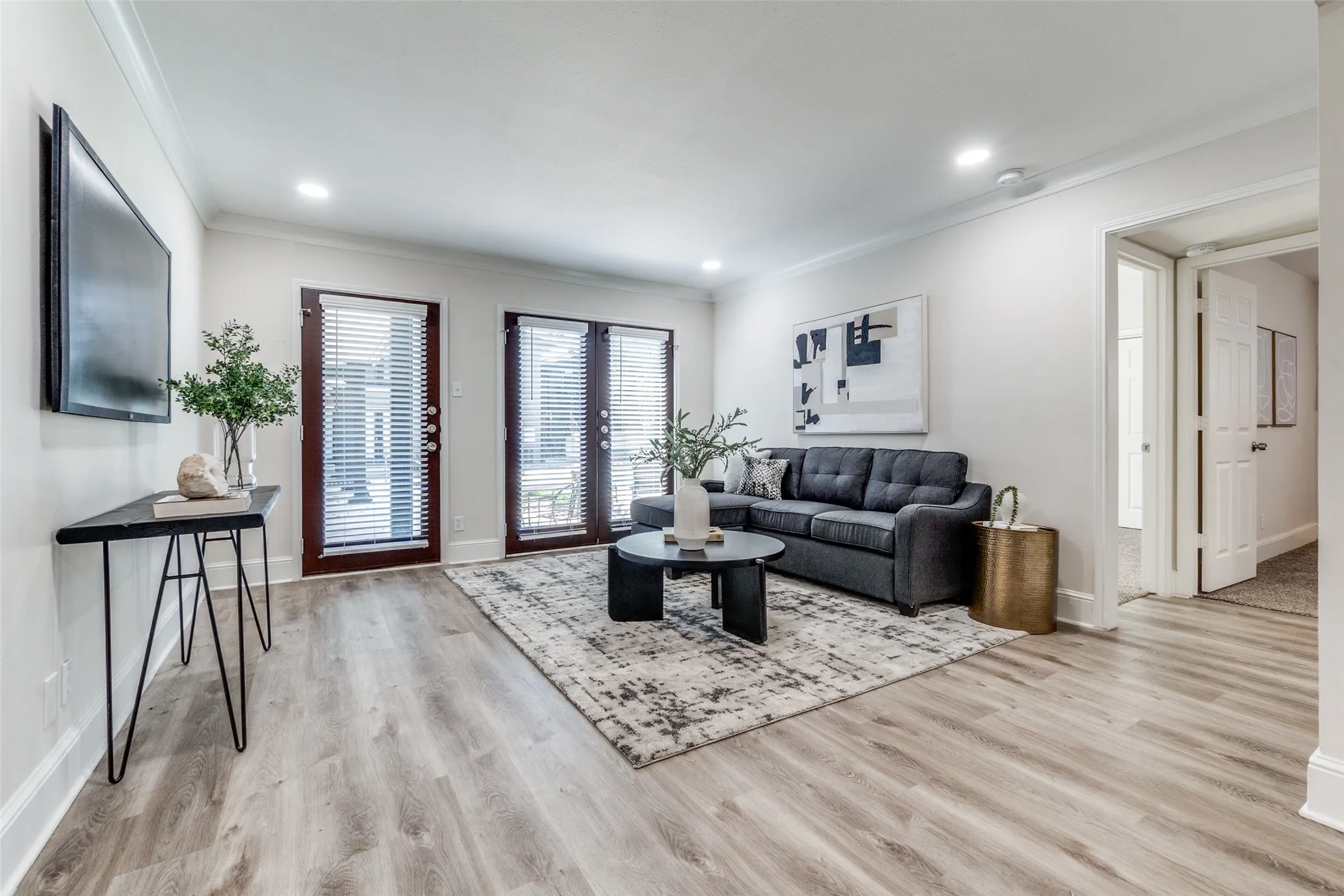 Condominium For Sale in Dallas County , 10211 Regal Oaks Drive 120, Dallas, Texas 75230, 2 Bedroom, 2 Bathroom, Garage spaces, 903 Sqft, built in 1963, mls#21215853, Real Estate Agent in Dallas, Homes For Sale in Dallas county, Homes For Sale in Dallas, Realtor in Dallas Texas, Real Estate Brokerage Independent Realty Texas, Luminita Cordes Realtor
