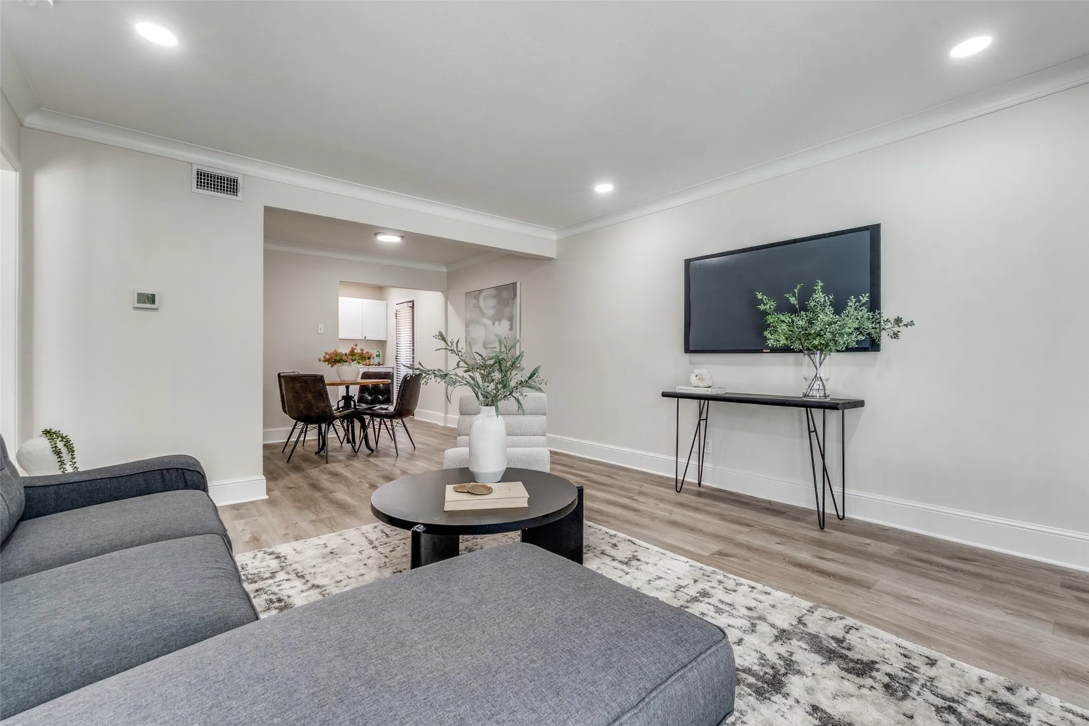 Condominium For Sale in Dallas County , 10211 Regal Oaks Drive 120, Dallas, Texas 75230, 2 Bedroom, 2 Bathroom, Garage spaces, 903 Sqft, built in 1963, mls#21215853, Real Estate Agent in Dallas, Homes For Sale in Dallas county, Homes For Sale in Dallas, Realtor in Dallas Texas, Real Estate Brokerage Independent Realty Texas, Luminita Cordes Realtor