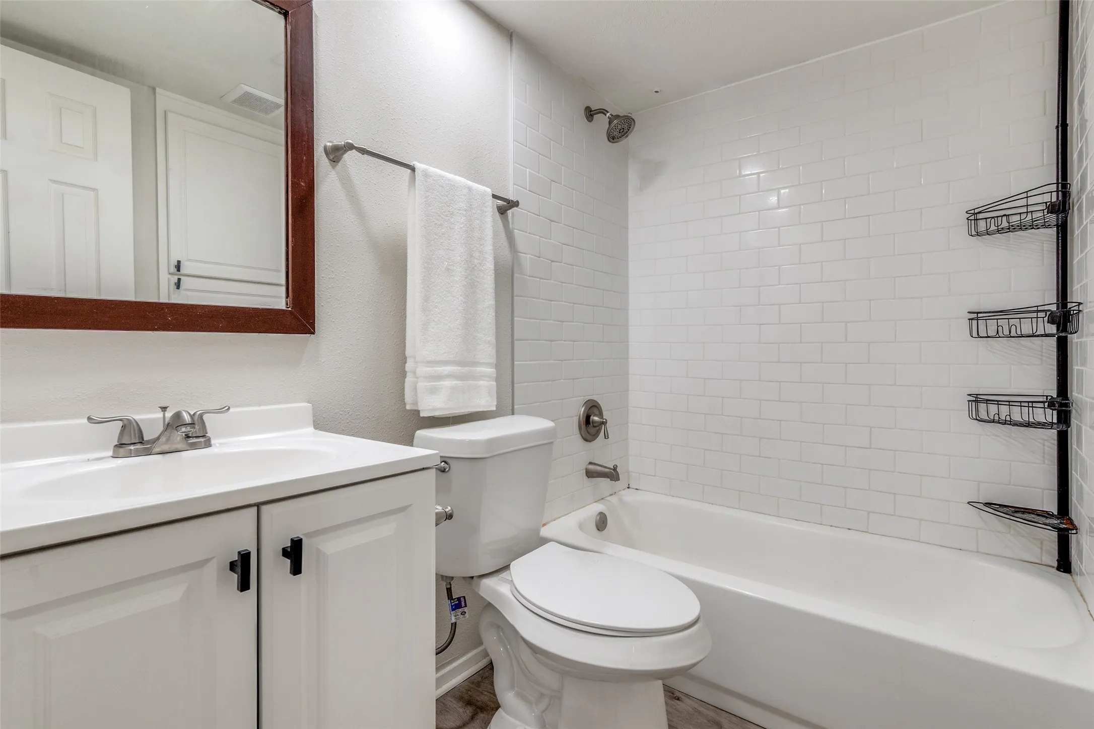 Condominium For Sale in Dallas County , 10211 Regal Oaks Drive 120, Dallas, Texas 75230, 2 Bedroom, 2 Bathroom, Garage spaces, 903 Sqft, built in 1963, mls#21215853, Real Estate Agent in Dallas, Homes For Sale in Dallas county, Homes For Sale in Dallas, Realtor in Dallas Texas, Real Estate Brokerage Independent Realty Texas, Luminita Cordes Realtor