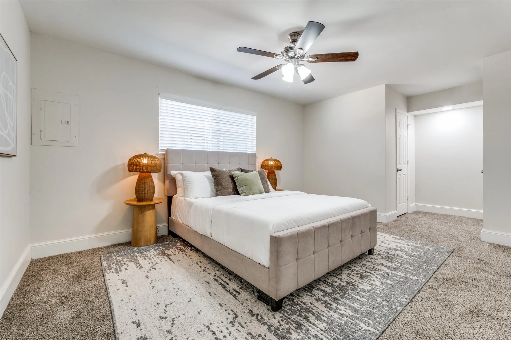 Condominium For Sale in Dallas County , 10211 Regal Oaks Drive 120, Dallas, Texas 75230, 2 Bedroom, 2 Bathroom, Garage spaces, 903 Sqft, built in 1963, mls#21215853, Real Estate Agent in Dallas, Homes For Sale in Dallas county, Homes For Sale in Dallas, Realtor in Dallas Texas, Real Estate Brokerage Independent Realty Texas, Luminita Cordes Realtor