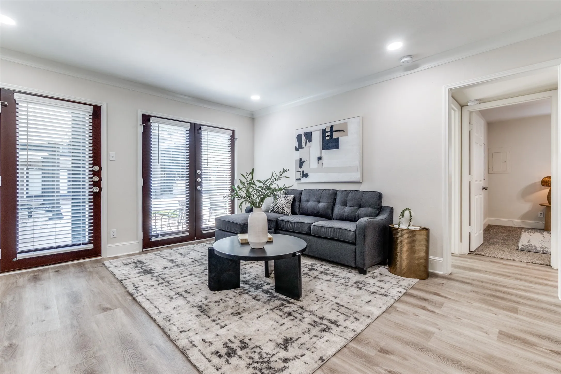 Condominium For Sale in Dallas County , 10211 Regal Oaks Drive 120, Dallas, Texas 75230, 2 Bedroom, 2 Bathroom, Garage spaces, 903 Sqft, built in 1963, mls#21215853, Real Estate Agent in Dallas, Homes For Sale in Dallas county, Homes For Sale in Dallas, Realtor in Dallas Texas, Real Estate Brokerage Independent Realty Texas, Luminita Cordes Realtor