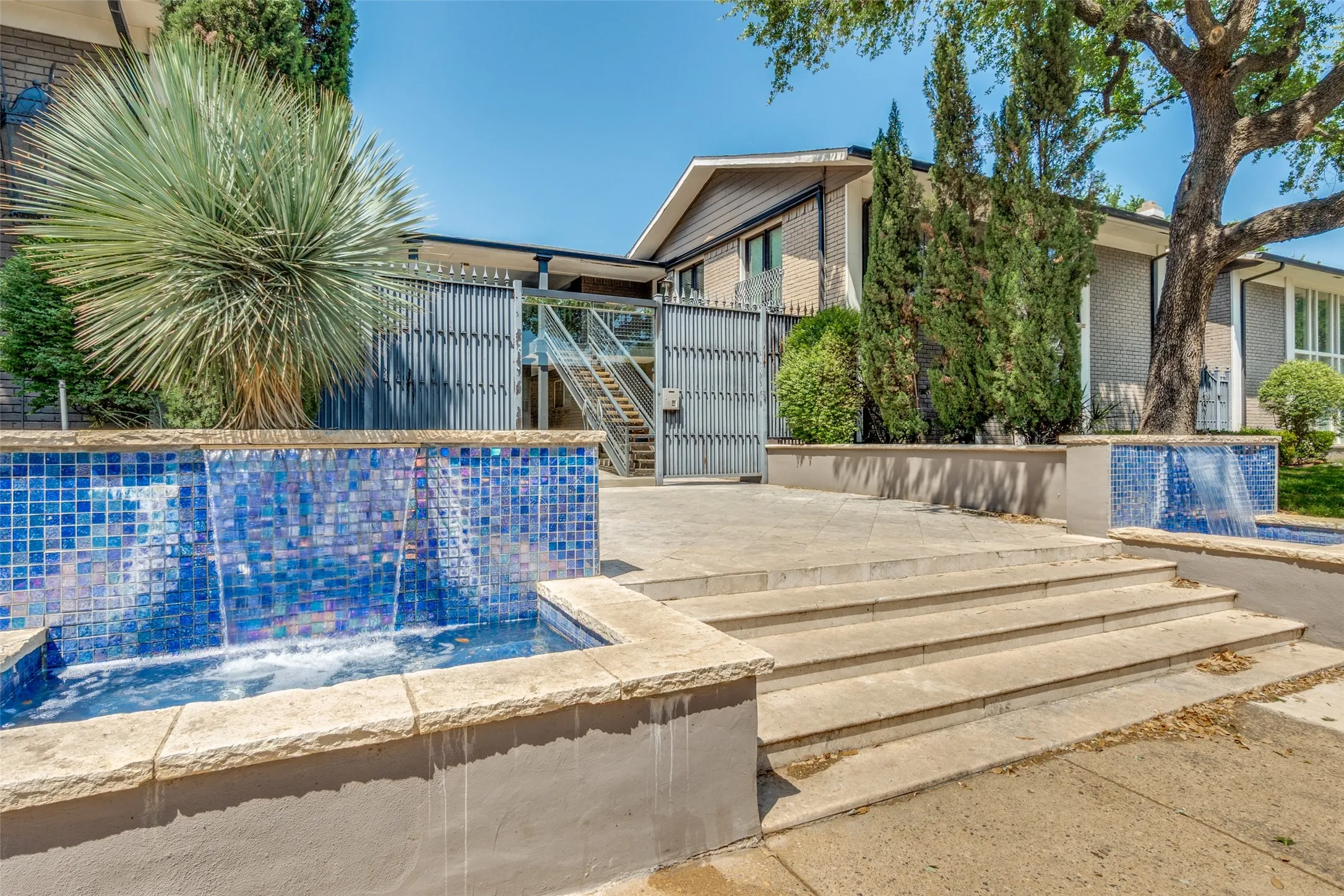 Condominium For Sale in Dallas County , 10211 Regal Oaks Drive 120, Dallas, Texas 75230, 2 Bedroom, 2 Bathroom, Garage spaces, 903 Sqft, built in 1963, mls#21215853, Real Estate Agent in Dallas, Homes For Sale in Dallas county, Homes For Sale in Dallas, Realtor in Dallas Texas, Real Estate Brokerage Independent Realty Texas, Luminita Cordes Realtor