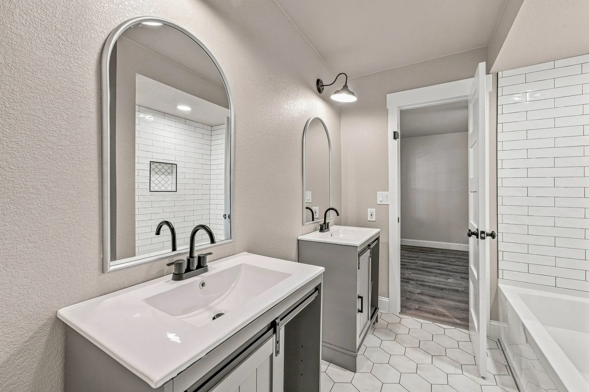 Single Family Residence For Sale in Wise County , 230 Private Road 2174, Decatur, Texas 76234, 4 Bedroom, 3 Bathroom, 2 Garage spaces, 2,952 Sqft, built in 1978, Preowned, mls#21216632, Real Estate Agent in Decatur, Homes For Sale in Wise county, Homes For Sale in Decatur, Realtor in Decatur Texas, Real Estate Brokerage Independent Realty Texas, Luminita Cordes Realtor