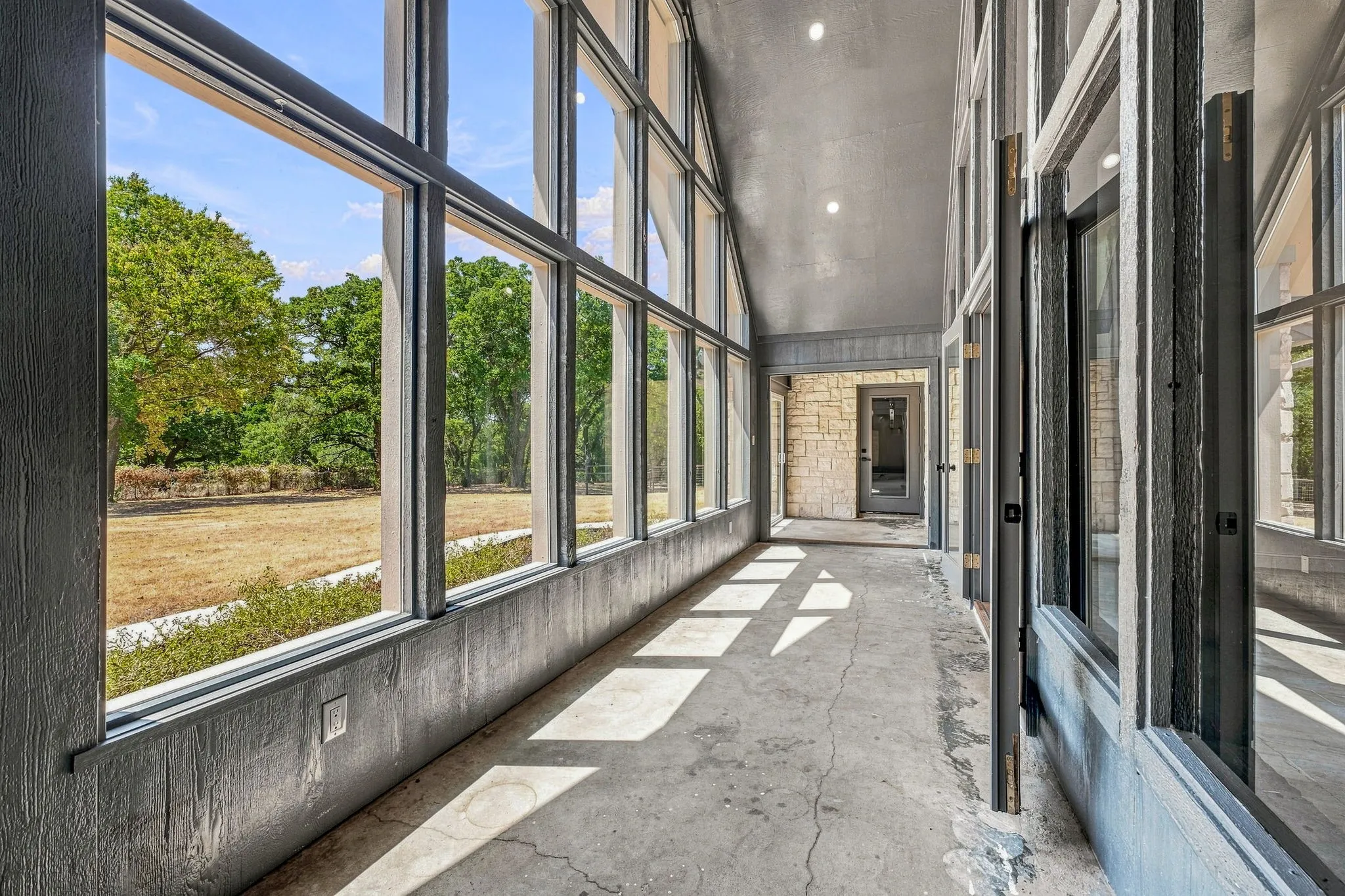 Single Family Residence For Sale in Wise County , 230 Private Road 2174, Decatur, Texas 76234, 4 Bedroom, 3 Bathroom, 2 Garage spaces, 2,952 Sqft, built in 1978, Preowned, mls#21216632, Real Estate Agent in Decatur, Homes For Sale in Wise county, Homes For Sale in Decatur, Realtor in Decatur Texas, Real Estate Brokerage Independent Realty Texas, Luminita Cordes Realtor
