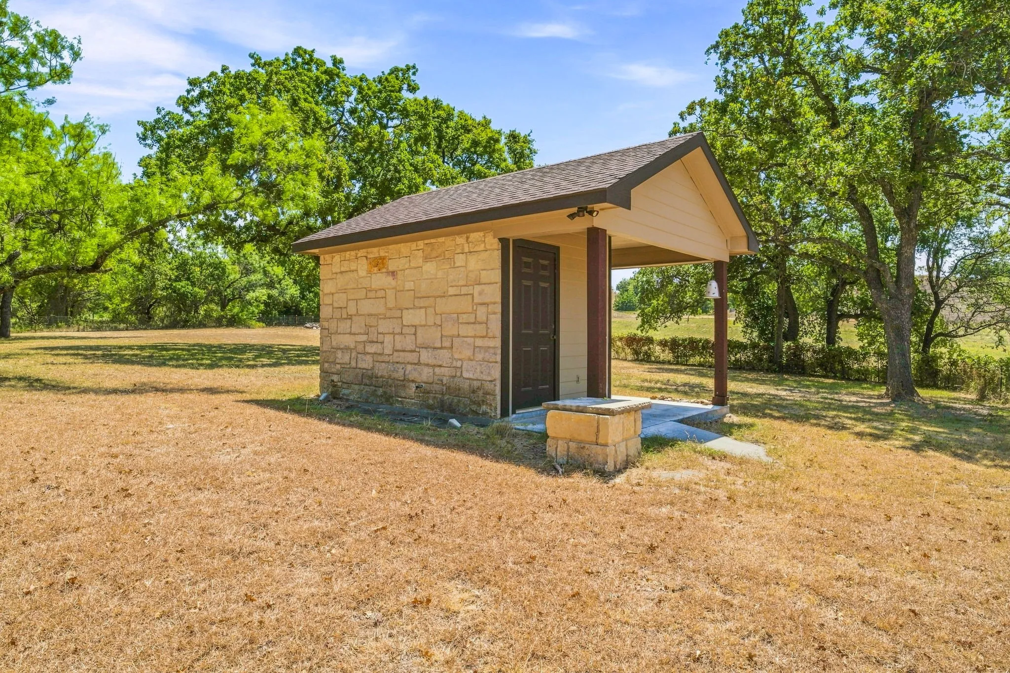 Single Family Residence For Sale in Wise County , 230 Private Road 2174, Decatur, Texas 76234, 4 Bedroom, 3 Bathroom, 2 Garage spaces, 2,952 Sqft, built in 1978, Preowned, mls#21216632, Real Estate Agent in Decatur, Homes For Sale in Wise county, Homes For Sale in Decatur, Realtor in Decatur Texas, Real Estate Brokerage Independent Realty Texas, Luminita Cordes Realtor