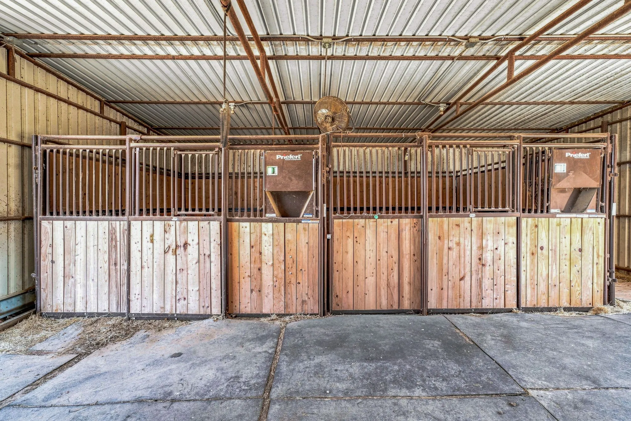 Single Family Residence For Sale in Wise County , 230 Private Road 2174, Decatur, Texas 76234, 4 Bedroom, 3 Bathroom, 2 Garage spaces, 2,952 Sqft, built in 1978, Preowned, mls#21216632, Real Estate Agent in Decatur, Homes For Sale in Wise county, Homes For Sale in Decatur, Realtor in Decatur Texas, Real Estate Brokerage Independent Realty Texas, Luminita Cordes Realtor