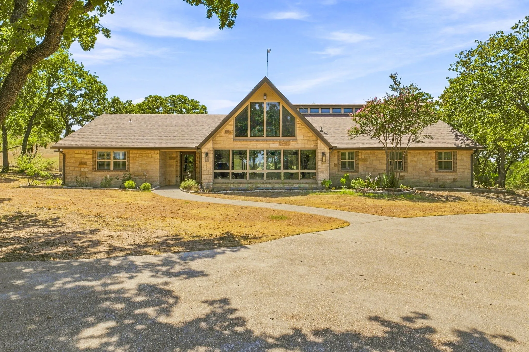 Single Family Residence For Sale in Wise County , 230 Private Road 2174, Decatur, Texas 76234, 4 Bedroom, 3 Bathroom, 2 Garage spaces, 2,952 Sqft, built in 1978, Preowned, mls#21216632, Real Estate Agent in Decatur, Homes For Sale in Wise county, Homes For Sale in Decatur, Realtor in Decatur Texas, Real Estate Brokerage Independent Realty Texas, Luminita Cordes Realtor