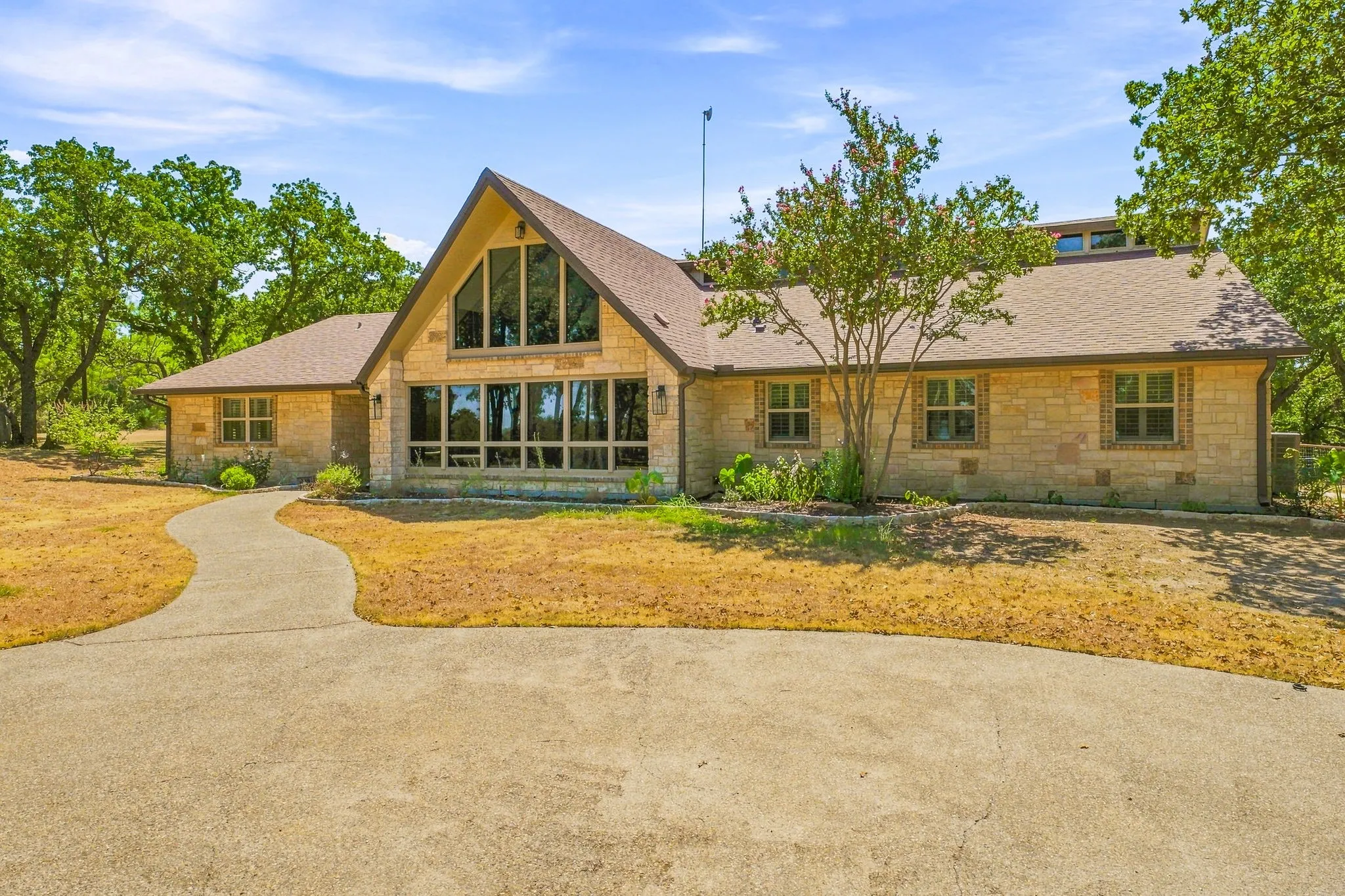 Single Family Residence For Sale in Wise County , 230 Private Road 2174, Decatur, Texas 76234, 4 Bedroom, 3 Bathroom, 2 Garage spaces, 2,952 Sqft, built in 1978, Preowned, mls#21216632, Real Estate Agent in Decatur, Homes For Sale in Wise county, Homes For Sale in Decatur, Realtor in Decatur Texas, Real Estate Brokerage Independent Realty Texas, Luminita Cordes Realtor