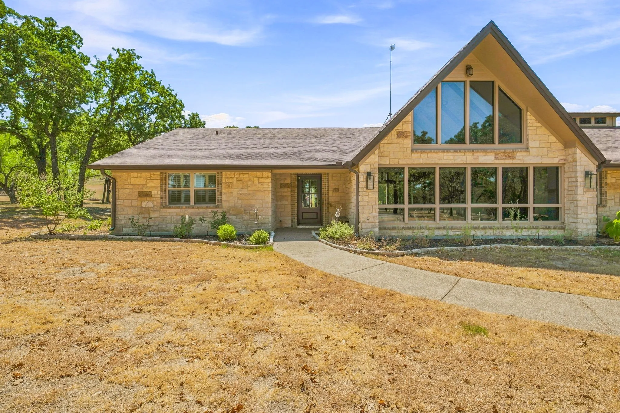 Single Family Residence For Sale in Wise County , 230 Private Road 2174, Decatur, Texas 76234, 4 Bedroom, 3 Bathroom, 2 Garage spaces, 2,952 Sqft, built in 1978, Preowned, mls#21216632, Real Estate Agent in Decatur, Homes For Sale in Wise county, Homes For Sale in Decatur, Realtor in Decatur Texas, Real Estate Brokerage Independent Realty Texas, Luminita Cordes Realtor