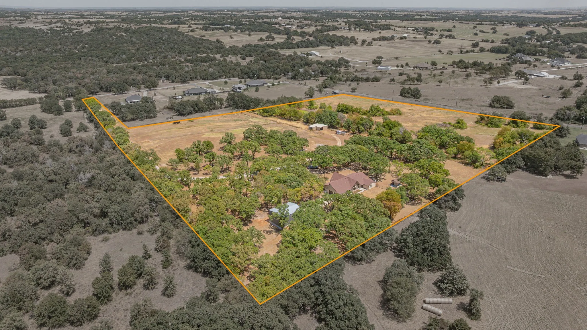 Single Family Residence For Sale in Wise County , 230 Private Road 2174, Decatur, Texas 76234, 4 Bedroom, 3 Bathroom, 2 Garage spaces, 2,952 Sqft, built in 1978, Preowned, mls#21216632, Real Estate Agent in Decatur, Homes For Sale in Wise county, Homes For Sale in Decatur, Realtor in Decatur Texas, Real Estate Brokerage Independent Realty Texas, Luminita Cordes Realtor