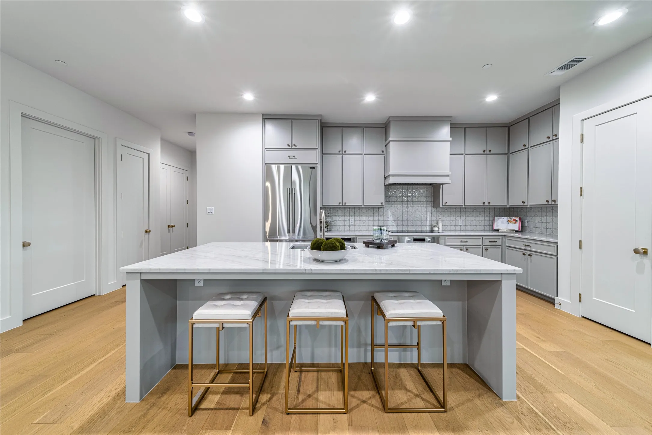 Condominium For Sale in Dallas County , 3601 Routh Street 1B, Dallas, Texas 75219, 1 Bedroom, 2 Bathroom, 1 Garage spaces, 1,402 Sqft, built in 2024, mls#21217293, Real Estate Agent in Dallas, Homes For Sale in Dallas county, Homes For Sale in Dallas, Realtor in Dallas Texas, Real Estate Brokerage Independent Realty Texas, Luminita Cordes Realtor