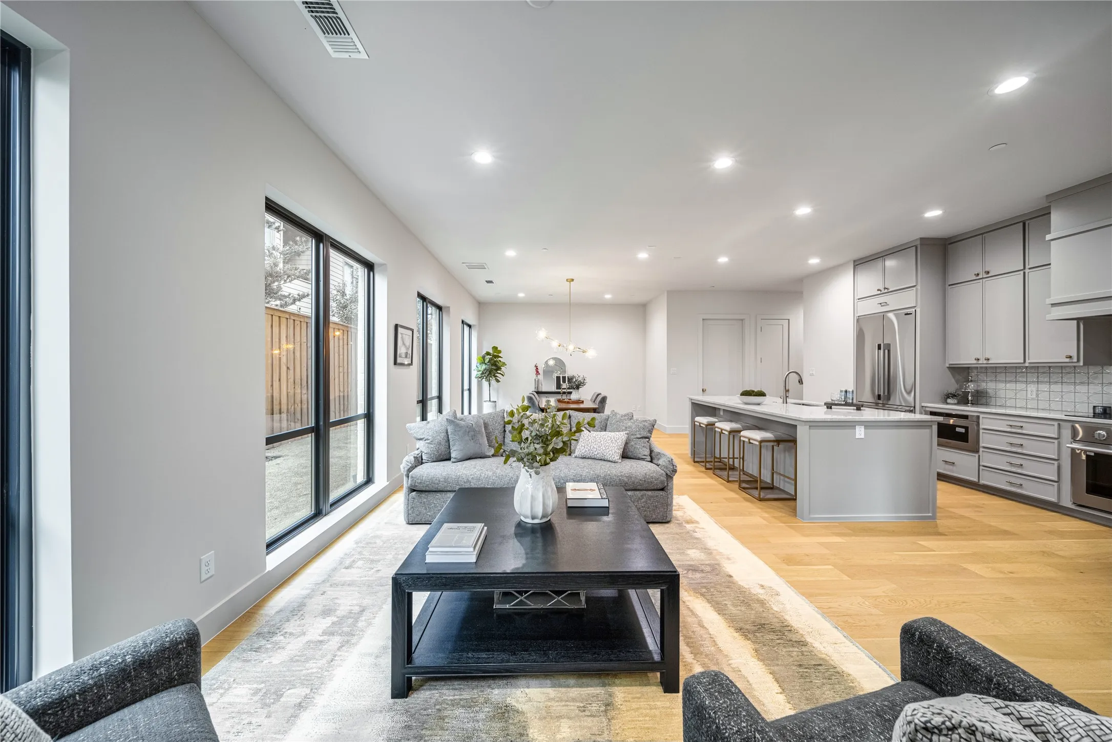 Condominium For Sale in Dallas County , 3601 Routh Street 1B, Dallas, Texas 75219, 1 Bedroom, 2 Bathroom, 1 Garage spaces, 1,402 Sqft, built in 2024, mls#21217293, Real Estate Agent in Dallas, Homes For Sale in Dallas county, Homes For Sale in Dallas, Realtor in Dallas Texas, Real Estate Brokerage Independent Realty Texas, Luminita Cordes Realtor
