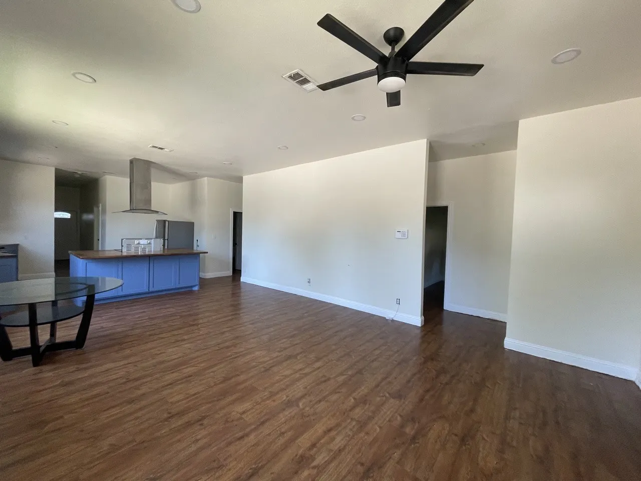 Single Family Residence For Rent in Dallas County , 3423 S Harwood Street, Dallas, Texas 75215, 4 Bedroom, 2 Bathroom, Garage spaces, 1,947 Sqft, built in 1931, Price $2,200, mls#21217308, Real Estate Agent in Dallas, Homes For Rent in Dallas county, Homes For Rent in Dallas, Realtor in Dallas Texas, Real Estate Brokerage Independent Realty Texas, Luminita Cordes Realtor