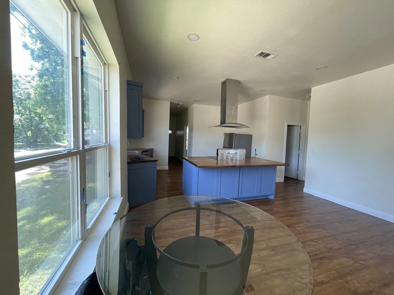 Single Family Residence For Rent in Dallas County , 3423 S Harwood Street, Dallas, Texas 75215, 4 Bedroom, 2 Bathroom, Garage spaces, 1,947 Sqft, built in 1931, Price $2,200, mls#21217308, Real Estate Agent in Dallas, Homes For Rent in Dallas county, Homes For Rent in Dallas, Realtor in Dallas Texas, Real Estate Brokerage Independent Realty Texas, Luminita Cordes Realtor