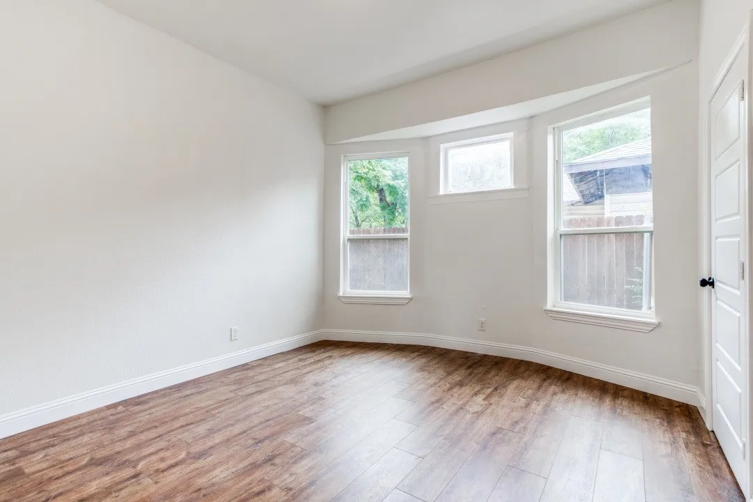 Single Family Residence For Rent in Dallas County , 3423 S Harwood Street, Dallas, Texas 75215, 4 Bedroom, 2 Bathroom, Garage spaces, 1,947 Sqft, built in 1931, Price $2,200, mls#21217308, Real Estate Agent in Dallas, Homes For Rent in Dallas county, Homes For Rent in Dallas, Realtor in Dallas Texas, Real Estate Brokerage Independent Realty Texas, Luminita Cordes Realtor