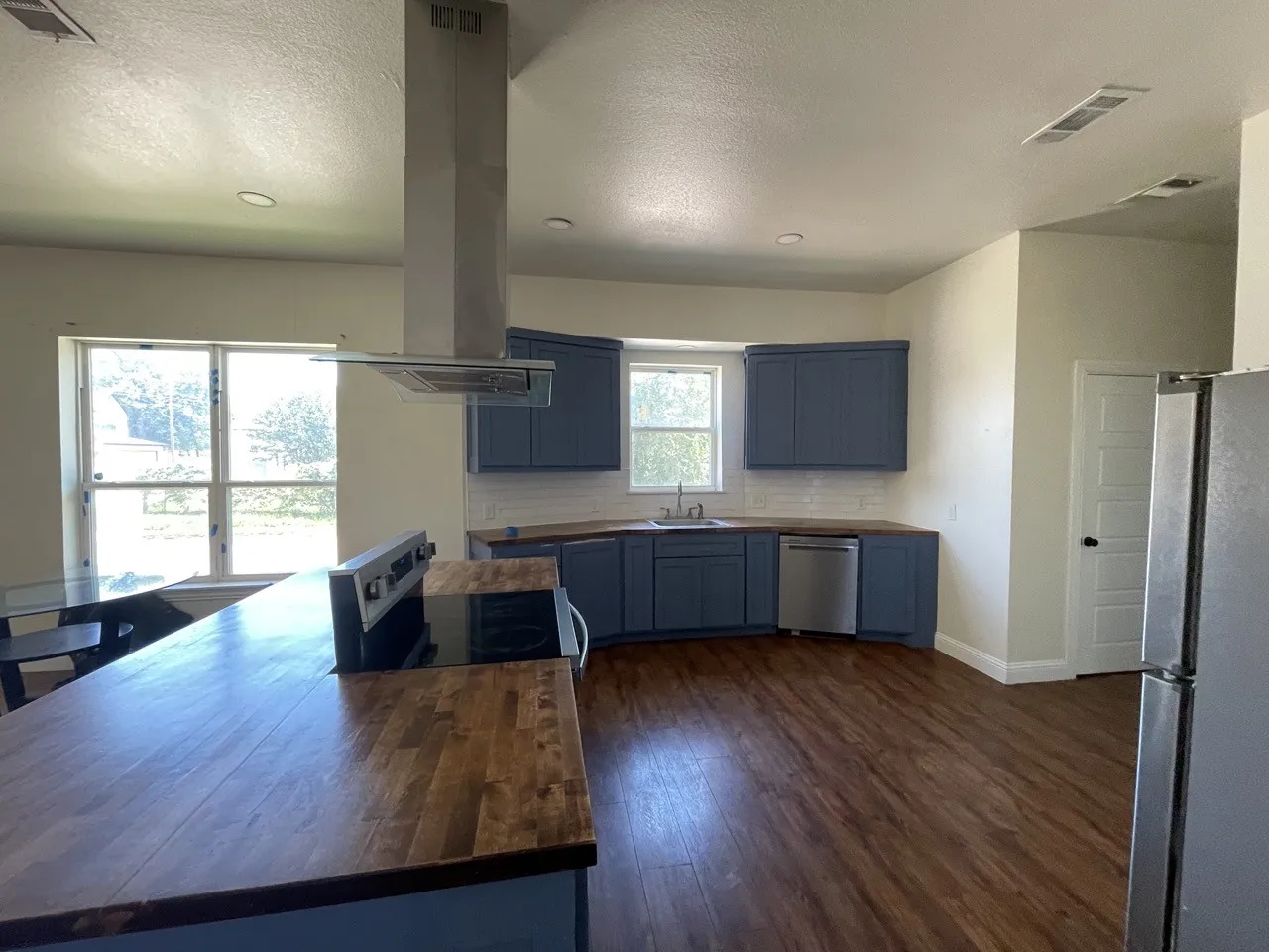 Single Family Residence For Rent in Dallas County , 3423 S Harwood Street, Dallas, Texas 75215, 4 Bedroom, 2 Bathroom, Garage spaces, 1,947 Sqft, built in 1931, Price $2,200, mls#21217308, Real Estate Agent in Dallas, Homes For Rent in Dallas county, Homes For Rent in Dallas, Realtor in Dallas Texas, Real Estate Brokerage Independent Realty Texas, Luminita Cordes Realtor