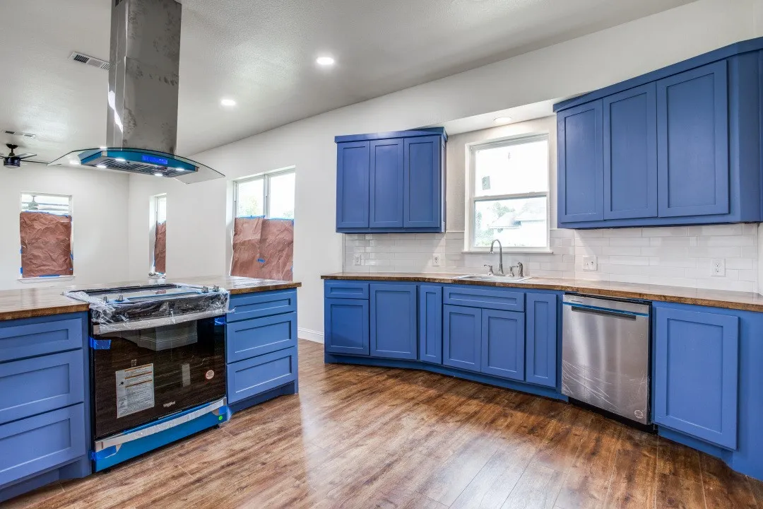 Single Family Residence For Rent in Dallas County , 3423 S Harwood Street, Dallas, Texas 75215, 4 Bedroom, 2 Bathroom, Garage spaces, 1,947 Sqft, built in 1931, Price $2,200, mls#21217308, Real Estate Agent in Dallas, Homes For Rent in Dallas county, Homes For Rent in Dallas, Realtor in Dallas Texas, Real Estate Brokerage Independent Realty Texas, Luminita Cordes Realtor