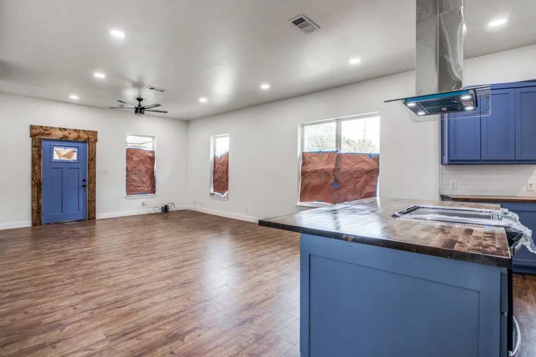 Single Family Residence For Rent in Dallas County , 3423 S Harwood Street, Dallas, Texas 75215, 4 Bedroom, 2 Bathroom, Garage spaces, 1,947 Sqft, built in 1931, Price $2,200, mls#21217308, Real Estate Agent in Dallas, Homes For Rent in Dallas county, Homes For Rent in Dallas, Realtor in Dallas Texas, Real Estate Brokerage Independent Realty Texas, Luminita Cordes Realtor
