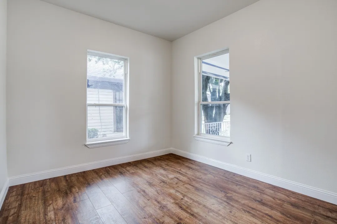 Single Family Residence For Rent in Dallas County , 3423 S Harwood Street, Dallas, Texas 75215, 4 Bedroom, 2 Bathroom, Garage spaces, 1,947 Sqft, built in 1931, Price $2,200, mls#21217308, Real Estate Agent in Dallas, Homes For Rent in Dallas county, Homes For Rent in Dallas, Realtor in Dallas Texas, Real Estate Brokerage Independent Realty Texas, Luminita Cordes Realtor