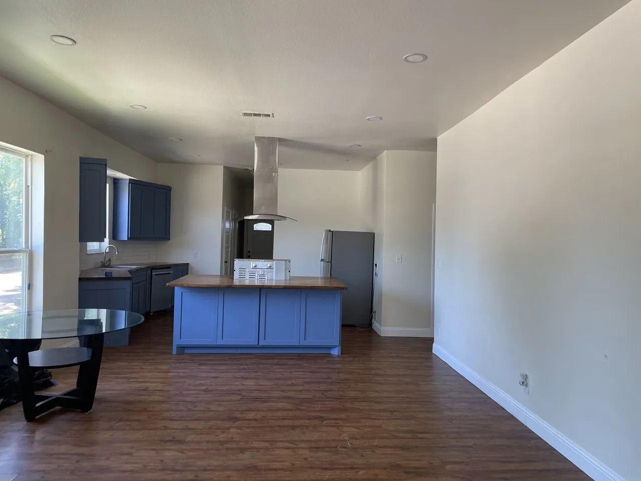 Single Family Residence For Rent in Dallas County , 3423 S Harwood Street, Dallas, Texas 75215, 4 Bedroom, 2 Bathroom, Garage spaces, 1,947 Sqft, built in 1931, Price $2,200, mls#21217308, Real Estate Agent in Dallas, Homes For Rent in Dallas county, Homes For Rent in Dallas, Realtor in Dallas Texas, Real Estate Brokerage Independent Realty Texas, Luminita Cordes Realtor