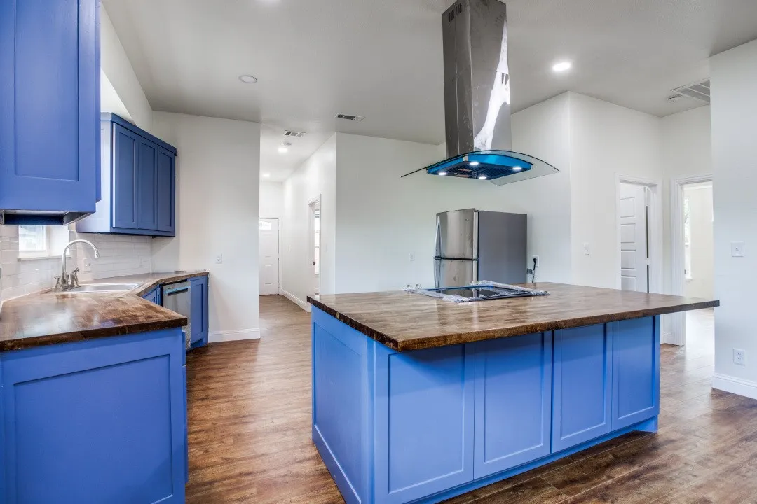 Single Family Residence For Rent in Dallas County , 3423 S Harwood Street, Dallas, Texas 75215, 4 Bedroom, 2 Bathroom, Garage spaces, 1,947 Sqft, built in 1931, Price $2,200, mls#21217308, Real Estate Agent in Dallas, Homes For Rent in Dallas county, Homes For Rent in Dallas, Realtor in Dallas Texas, Real Estate Brokerage Independent Realty Texas, Luminita Cordes Realtor