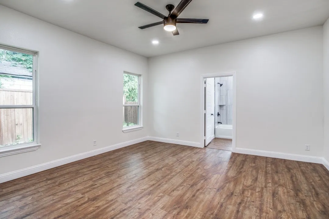 Single Family Residence For Rent in Dallas County , 3423 S Harwood Street, Dallas, Texas 75215, 4 Bedroom, 2 Bathroom, Garage spaces, 1,947 Sqft, built in 1931, Price $2,200, mls#21217308, Real Estate Agent in Dallas, Homes For Rent in Dallas county, Homes For Rent in Dallas, Realtor in Dallas Texas, Real Estate Brokerage Independent Realty Texas, Luminita Cordes Realtor
