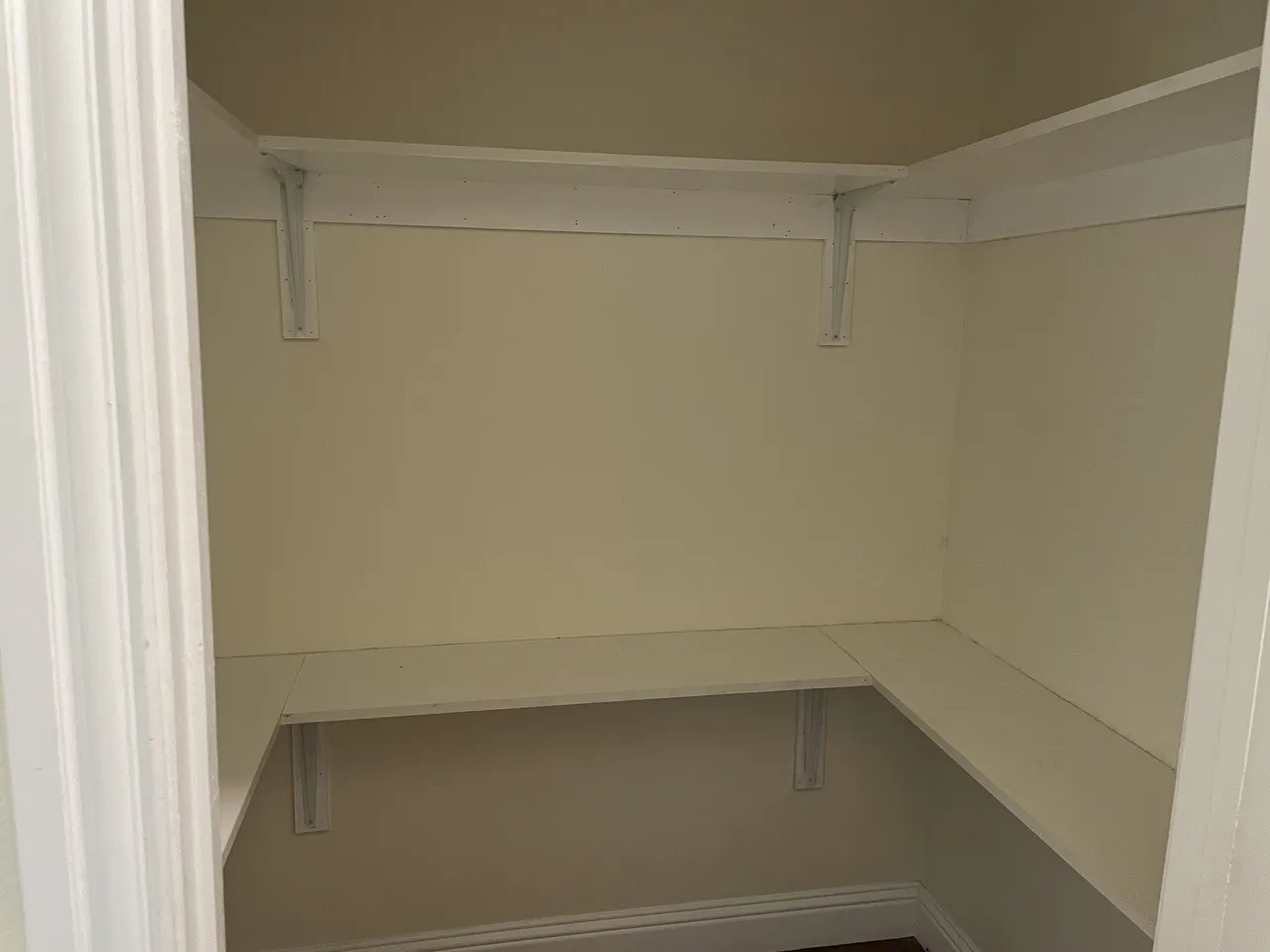 Single Family Residence For Rent in Dallas County , 3423 S Harwood Street, Dallas, Texas 75215, 4 Bedroom, 2 Bathroom, Garage spaces, 1,947 Sqft, built in 1931, Price $2,200, mls#21217308, Real Estate Agent in Dallas, Homes For Rent in Dallas county, Homes For Rent in Dallas, Realtor in Dallas Texas, Real Estate Brokerage Independent Realty Texas, Luminita Cordes Realtor