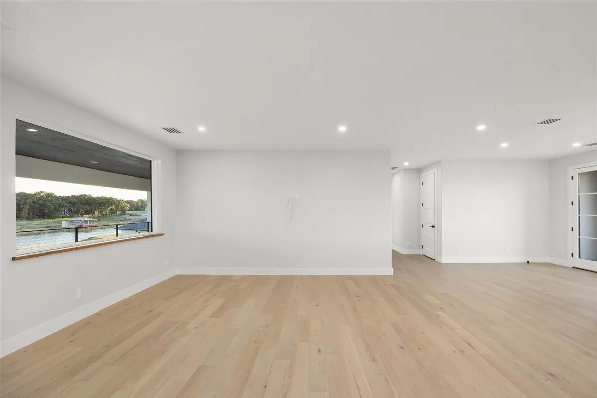 Single Family Residence For Sale in Tarrant County , 1532 Laguna Bay N, Pelican Bay, Texas 76020, 6 Bedroom, 6 Bathroom, 3 Garage spaces, 4,321 Sqft, built in 2023, mls#21217107, Real Estate Agent in Pelican Bay, Homes For Sale in Tarrant county, Homes For Sale in Pelican Bay, Realtor in Pelican Bay Texas, Real Estate Brokerage Independent Realty Texas, Luminita Cordes Realtor