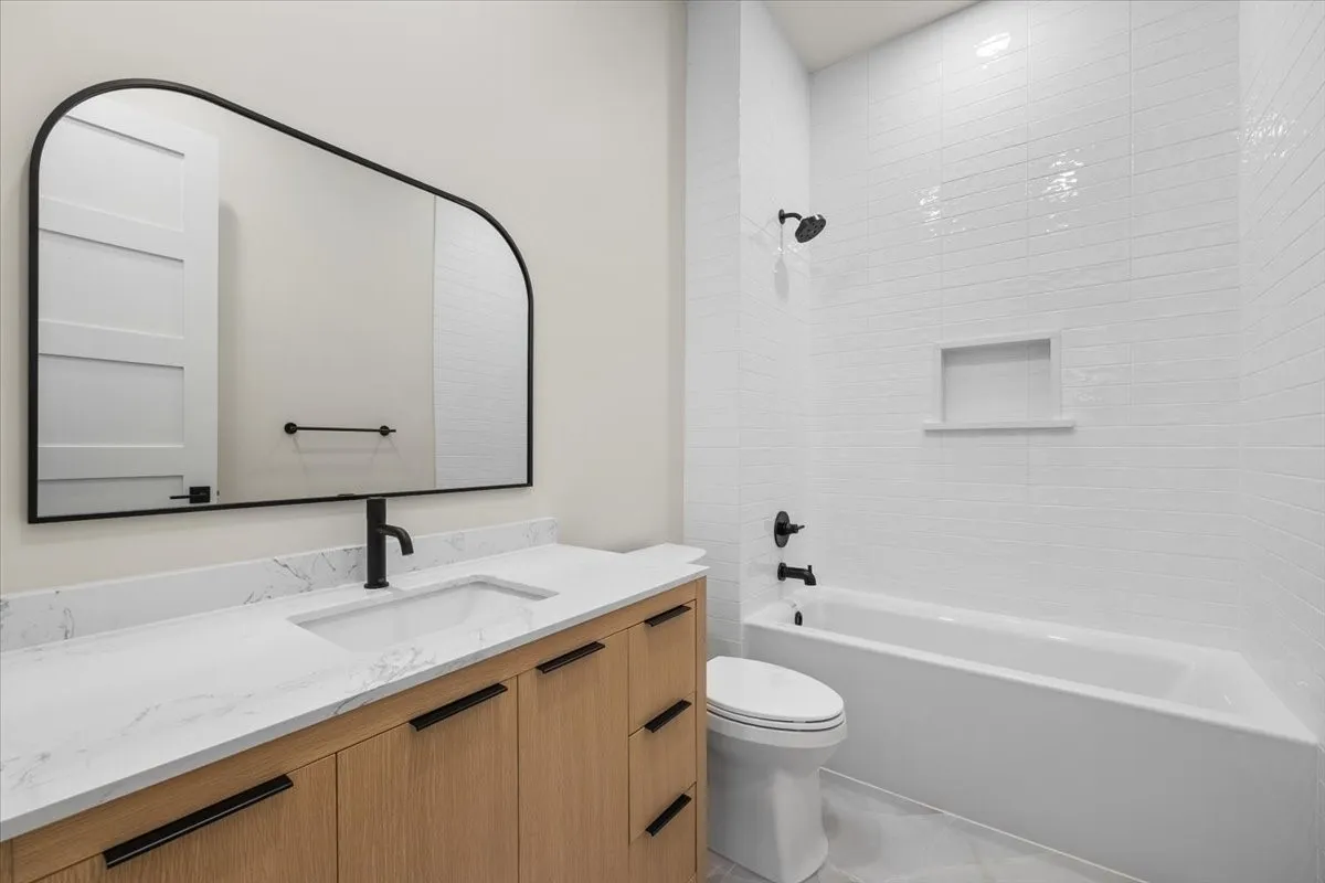 Single Family Residence For Sale in Tarrant County , 1532 Laguna Bay N, Pelican Bay, Texas 76020, 6 Bedroom, 6 Bathroom, 3 Garage spaces, 4,321 Sqft, built in 2023, mls#21217107, Real Estate Agent in Pelican Bay, Homes For Sale in Tarrant county, Homes For Sale in Pelican Bay, Realtor in Pelican Bay Texas, Real Estate Brokerage Independent Realty Texas, Luminita Cordes Realtor