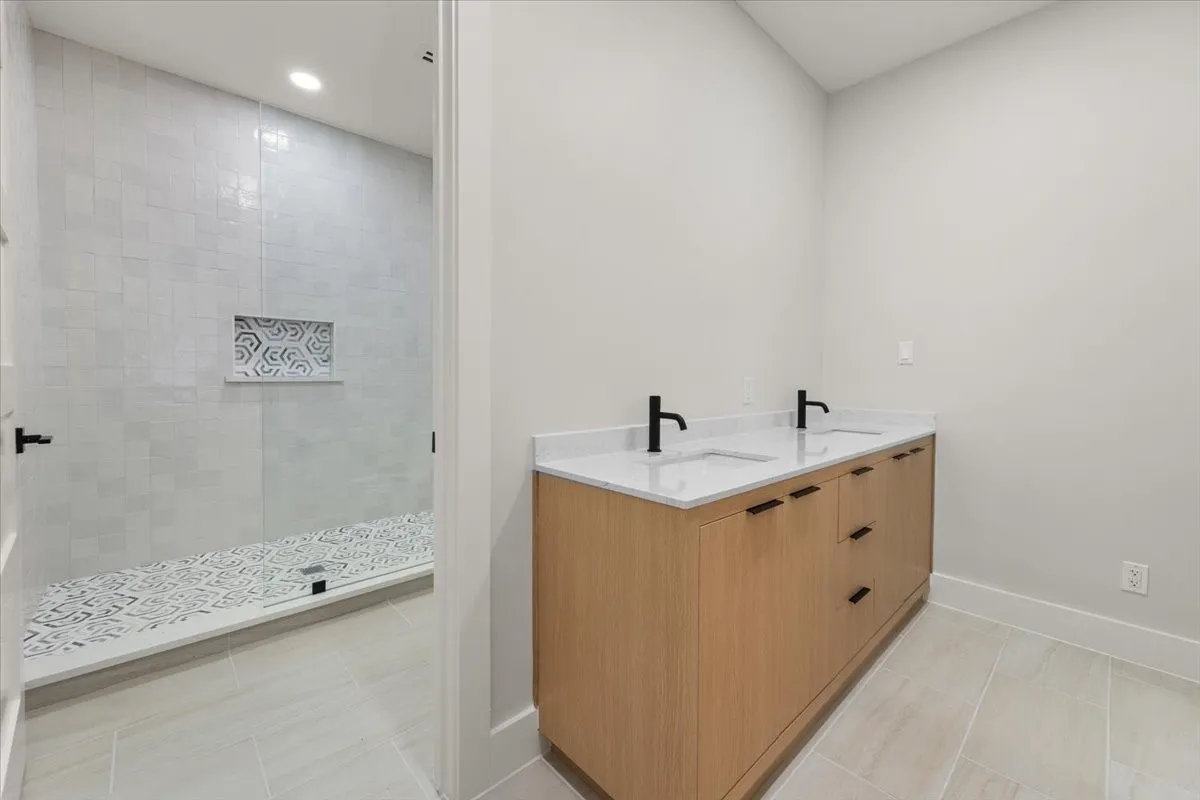 Single Family Residence For Sale in Tarrant County , 1532 Laguna Bay N, Pelican Bay, Texas 76020, 6 Bedroom, 6 Bathroom, 3 Garage spaces, 4,321 Sqft, built in 2023, mls#21217107, Real Estate Agent in Pelican Bay, Homes For Sale in Tarrant county, Homes For Sale in Pelican Bay, Realtor in Pelican Bay Texas, Real Estate Brokerage Independent Realty Texas, Luminita Cordes Realtor