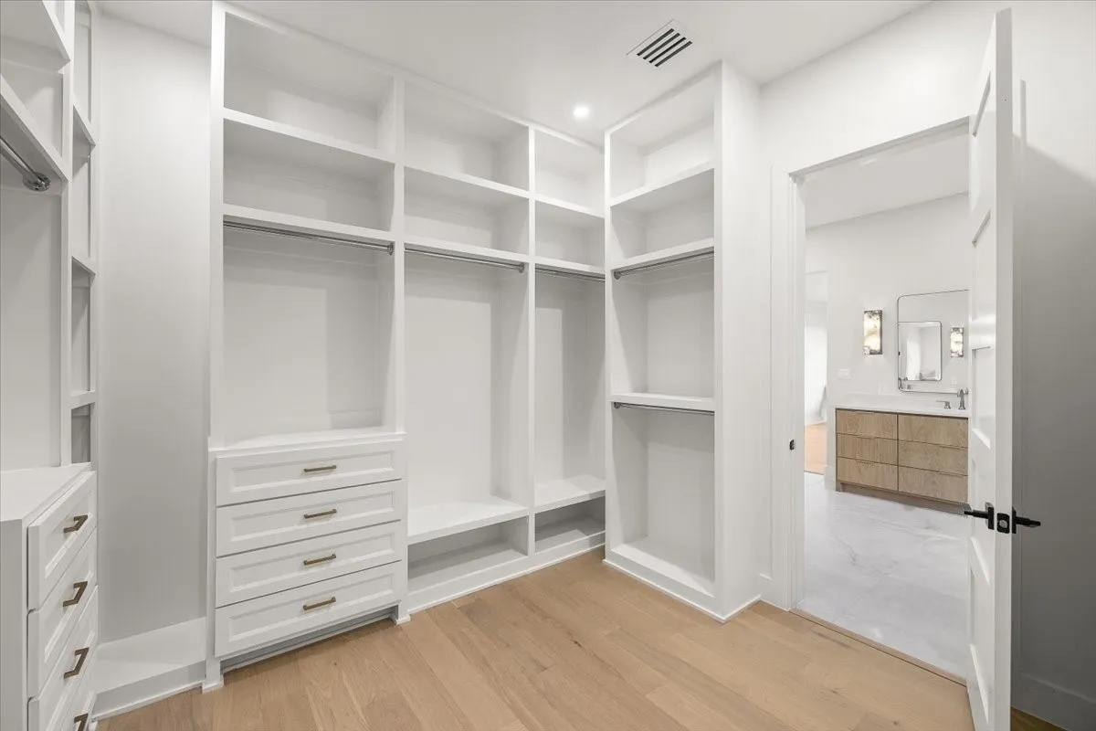 Single Family Residence For Sale in Tarrant County , 1532 Laguna Bay N, Pelican Bay, Texas 76020, 6 Bedroom, 6 Bathroom, 3 Garage spaces, 4,321 Sqft, built in 2023, mls#21217107, Real Estate Agent in Pelican Bay, Homes For Sale in Tarrant county, Homes For Sale in Pelican Bay, Realtor in Pelican Bay Texas, Real Estate Brokerage Independent Realty Texas, Luminita Cordes Realtor