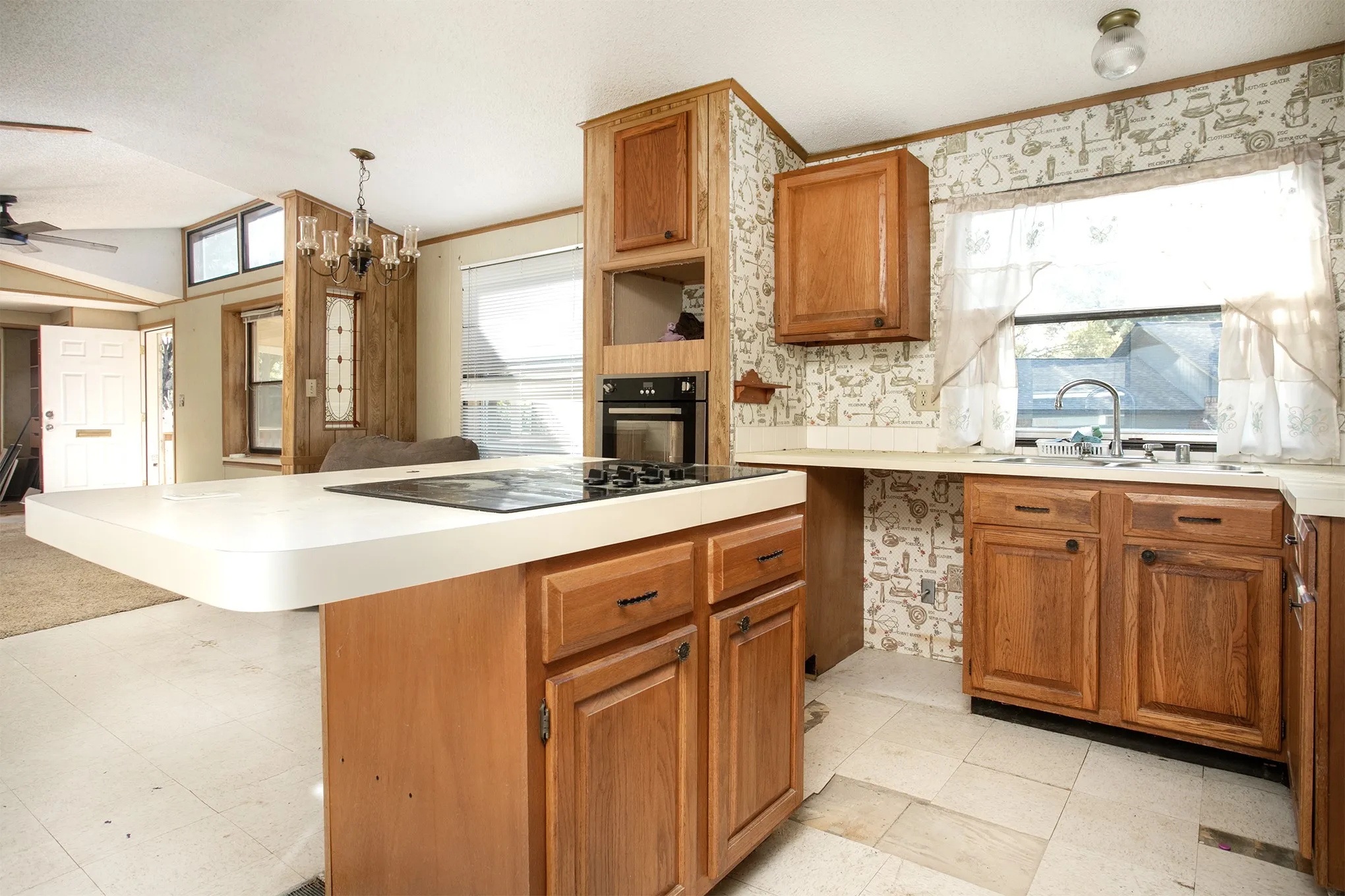 Manufactured Home For Sale in Henderson County , 2781 Lake Breeze Drive, Chandler, Texas 75758, 2 Bedroom, 2 Bathroom, 2 Garage spaces, 1,078 Sqft, built in 1984, mls#21217206, Real Estate Agent in Chandler, Homes For Sale in Henderson county, Homes For Sale in Chandler, Realtor in Chandler Texas, Real Estate Brokerage Independent Realty Texas, Luminita Cordes Realtor