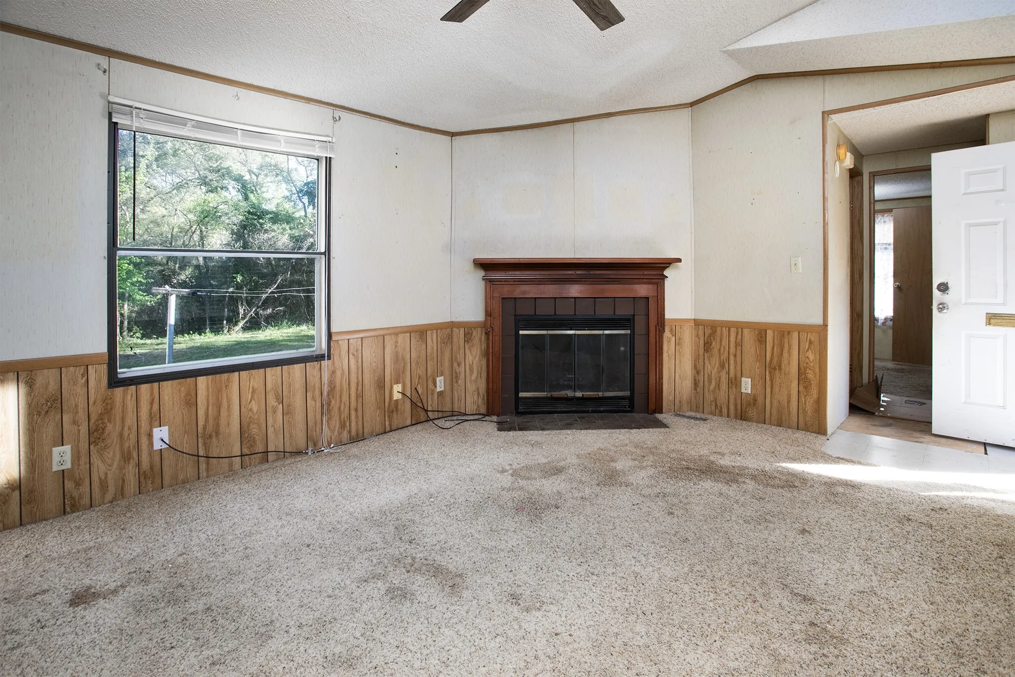 Manufactured Home For Sale in Henderson County , 2781 Lake Breeze Drive, Chandler, Texas 75758, 2 Bedroom, 2 Bathroom, 2 Garage spaces, 1,078 Sqft, built in 1984, mls#21217206, Real Estate Agent in Chandler, Homes For Sale in Henderson county, Homes For Sale in Chandler, Realtor in Chandler Texas, Real Estate Brokerage Independent Realty Texas, Luminita Cordes Realtor