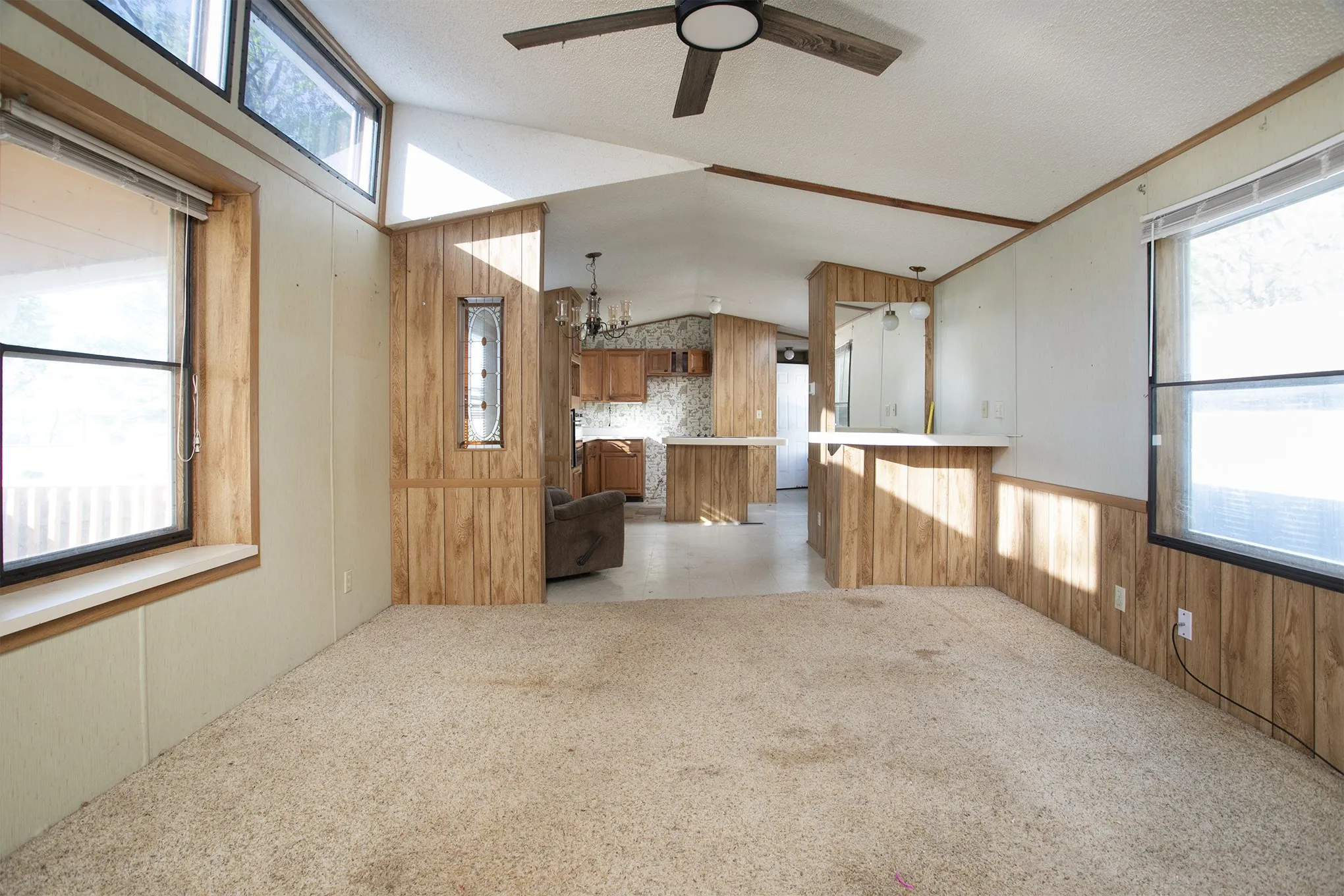 Manufactured Home For Sale in Henderson County , 2781 Lake Breeze Drive, Chandler, Texas 75758, 2 Bedroom, 2 Bathroom, 2 Garage spaces, 1,078 Sqft, built in 1984, mls#21217206, Real Estate Agent in Chandler, Homes For Sale in Henderson county, Homes For Sale in Chandler, Realtor in Chandler Texas, Real Estate Brokerage Independent Realty Texas, Luminita Cordes Realtor