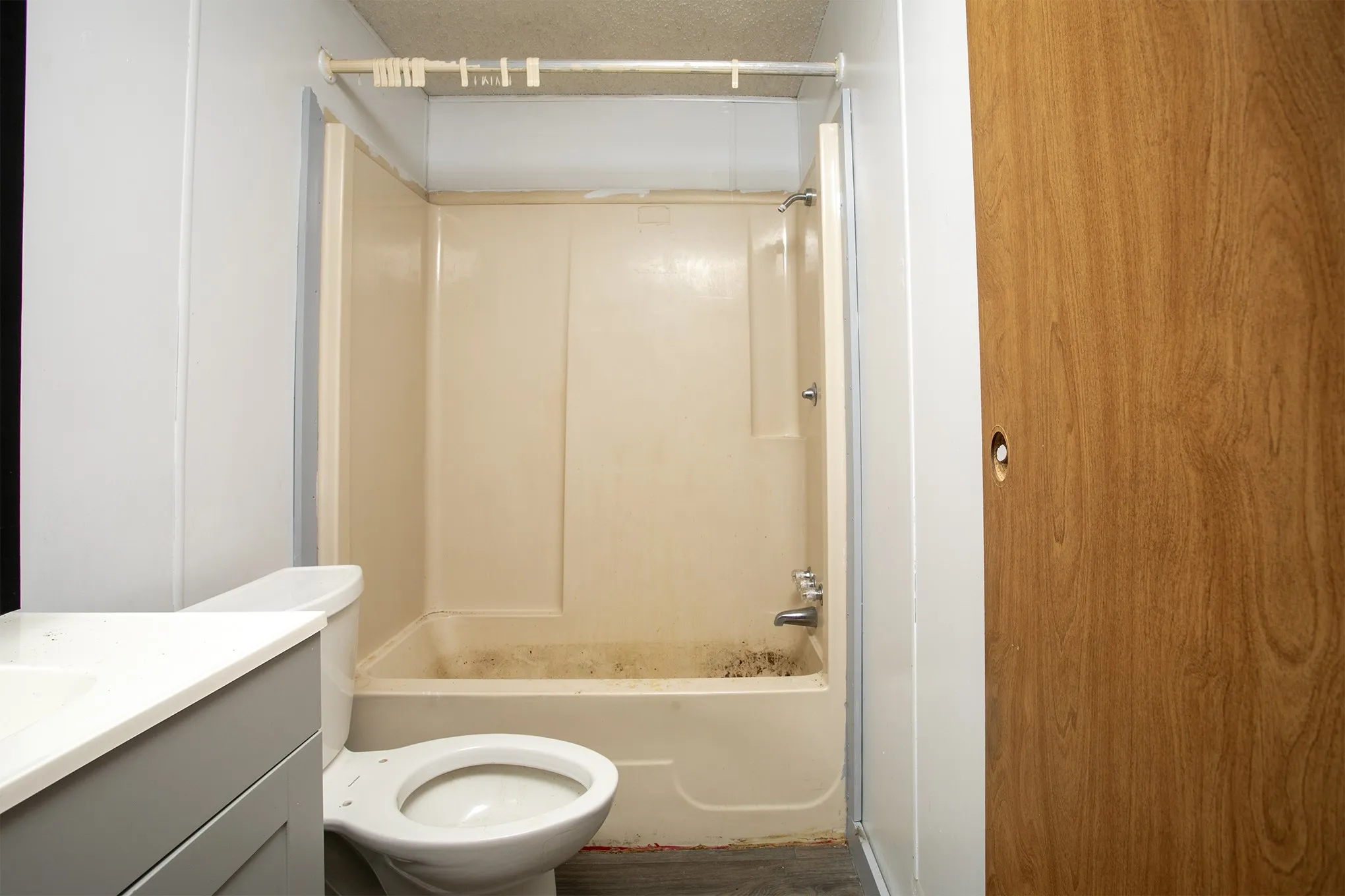 Manufactured Home For Sale in Henderson County , 2781 Lake Breeze Drive, Chandler, Texas 75758, 2 Bedroom, 2 Bathroom, 2 Garage spaces, 1,078 Sqft, built in 1984, mls#21217206, Real Estate Agent in Chandler, Homes For Sale in Henderson county, Homes For Sale in Chandler, Realtor in Chandler Texas, Real Estate Brokerage Independent Realty Texas, Luminita Cordes Realtor