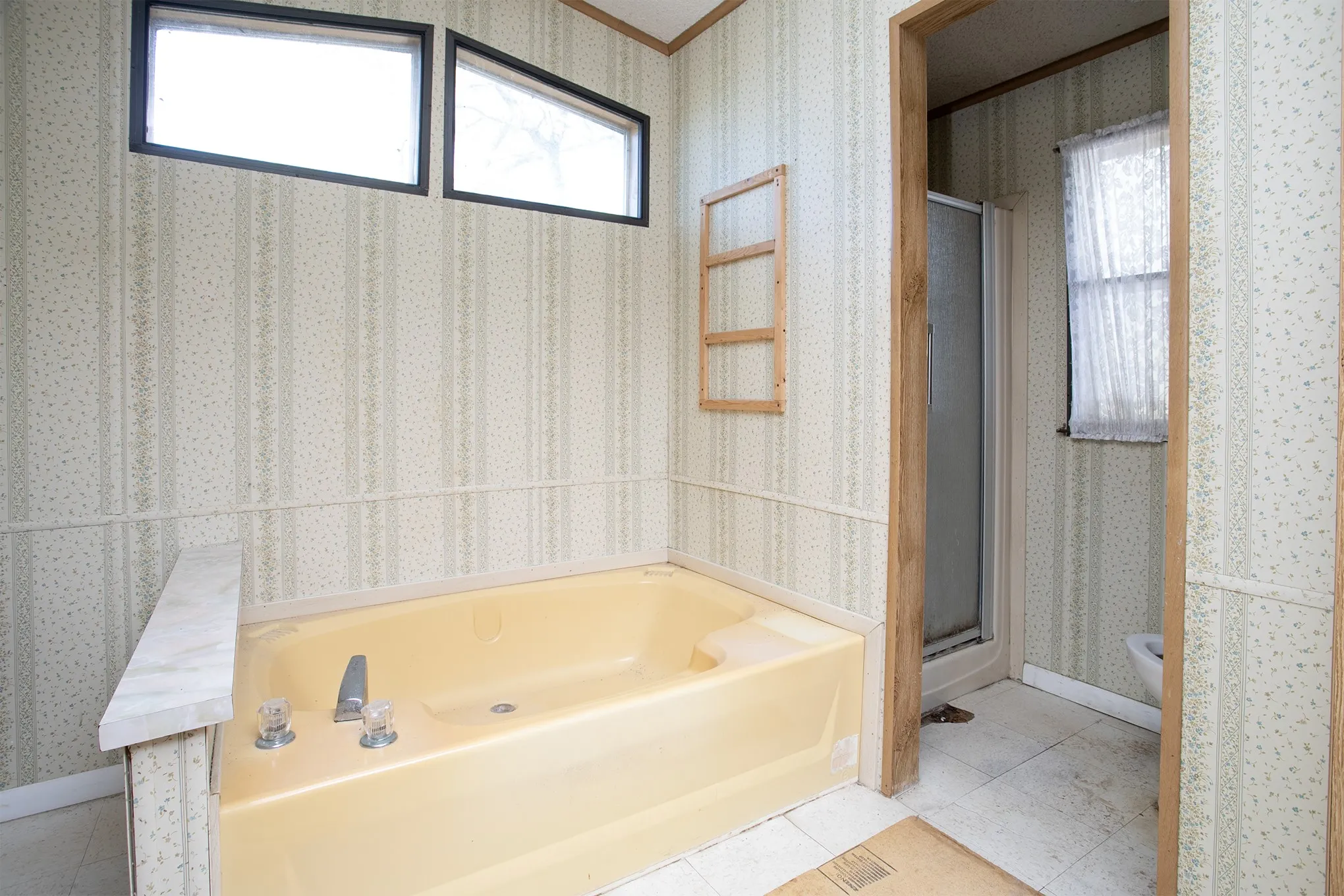 Manufactured Home For Sale in Henderson County , 2781 Lake Breeze Drive, Chandler, Texas 75758, 2 Bedroom, 2 Bathroom, 2 Garage spaces, 1,078 Sqft, built in 1984, mls#21217206, Real Estate Agent in Chandler, Homes For Sale in Henderson county, Homes For Sale in Chandler, Realtor in Chandler Texas, Real Estate Brokerage Independent Realty Texas, Luminita Cordes Realtor