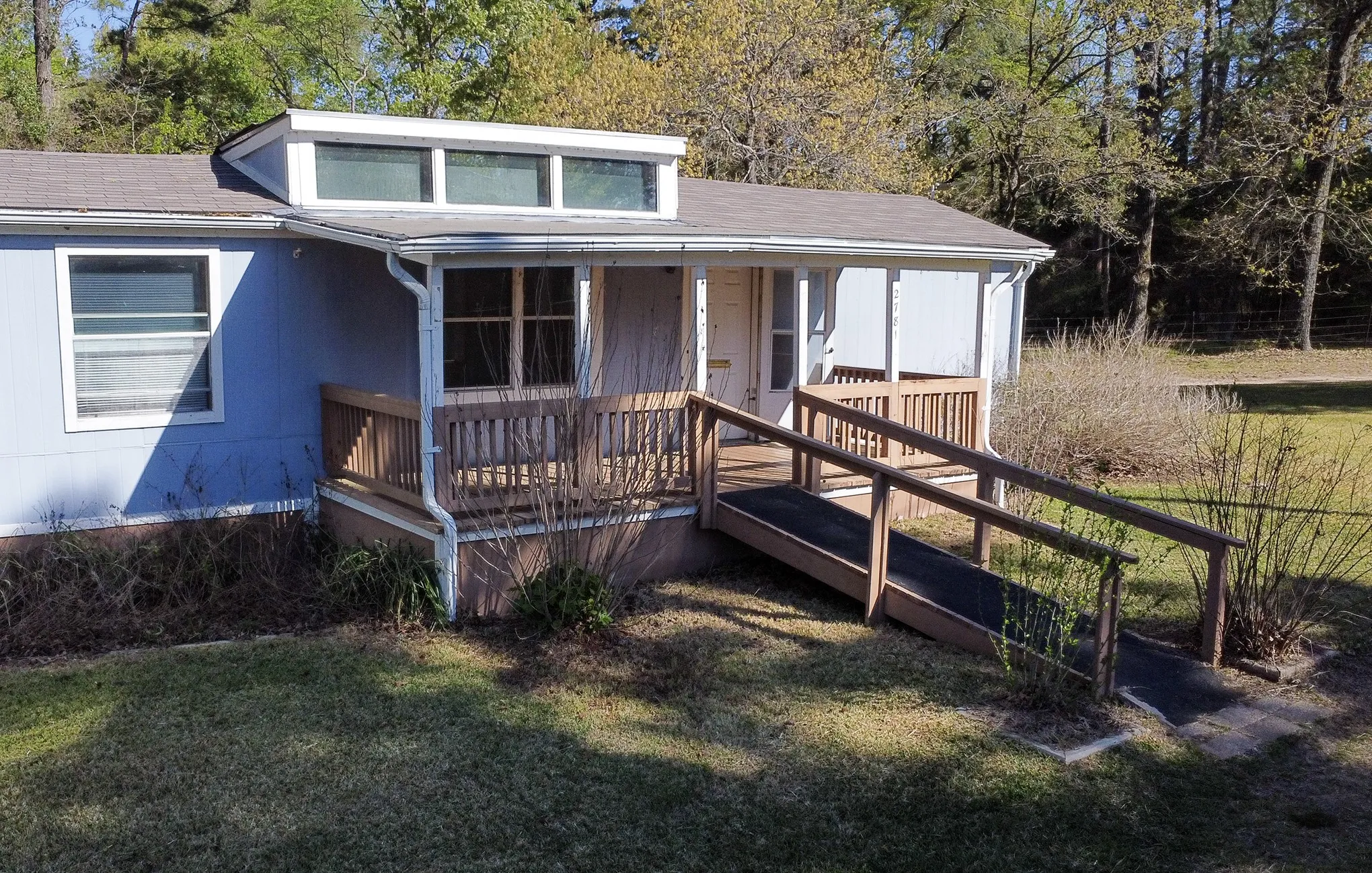 Manufactured Home For Sale in Henderson County , 2781 Lake Breeze Drive, Chandler, Texas 75758, 2 Bedroom, 2 Bathroom, 2 Garage spaces, 1,078 Sqft, built in 1984, mls#21217206, Real Estate Agent in Chandler, Homes For Sale in Henderson county, Homes For Sale in Chandler, Realtor in Chandler Texas, Real Estate Brokerage Independent Realty Texas, Luminita Cordes Realtor