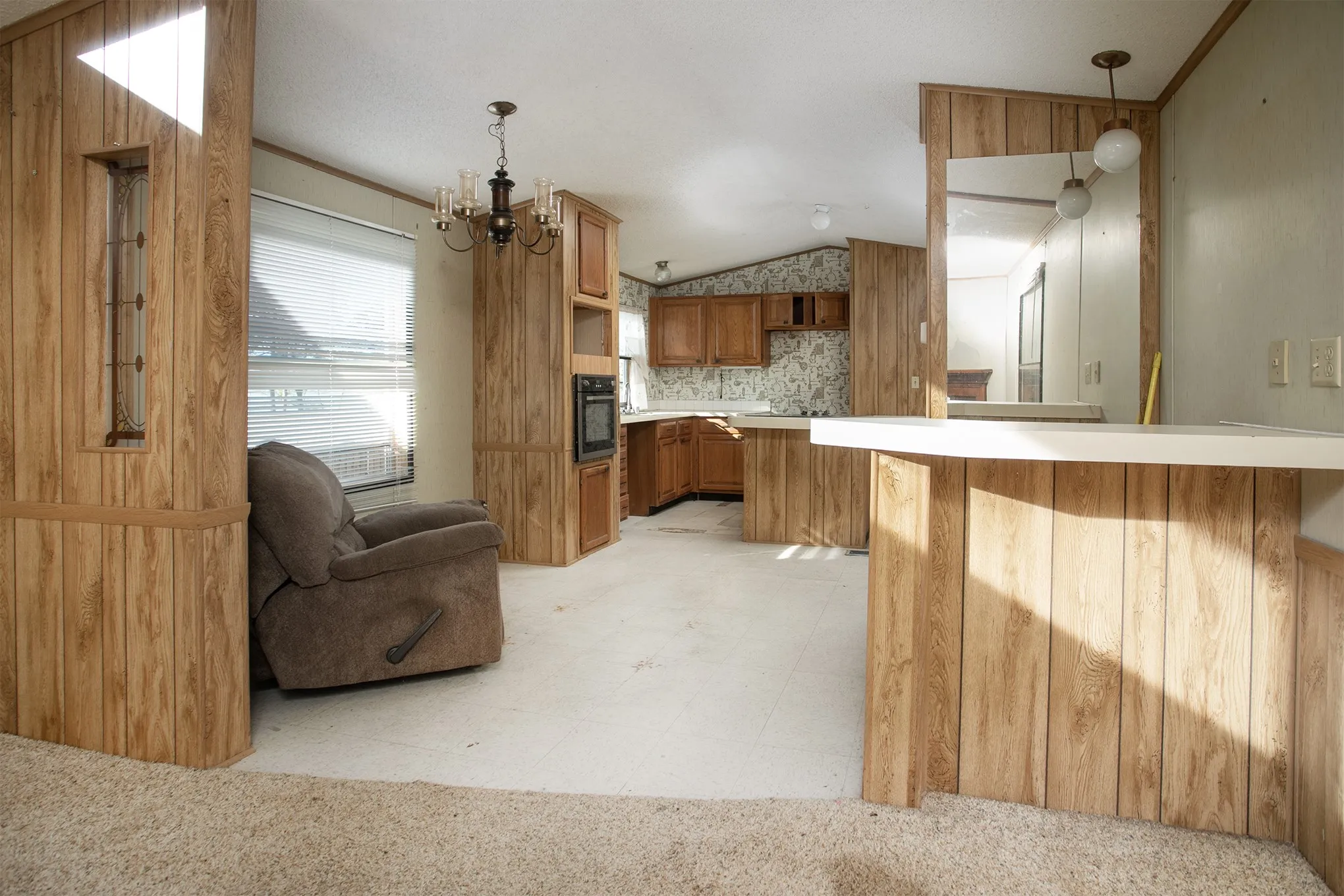 Manufactured Home For Sale in Henderson County , 2781 Lake Breeze Drive, Chandler, Texas 75758, 2 Bedroom, 2 Bathroom, 2 Garage spaces, 1,078 Sqft, built in 1984, mls#21217206, Real Estate Agent in Chandler, Homes For Sale in Henderson county, Homes For Sale in Chandler, Realtor in Chandler Texas, Real Estate Brokerage Independent Realty Texas, Luminita Cordes Realtor