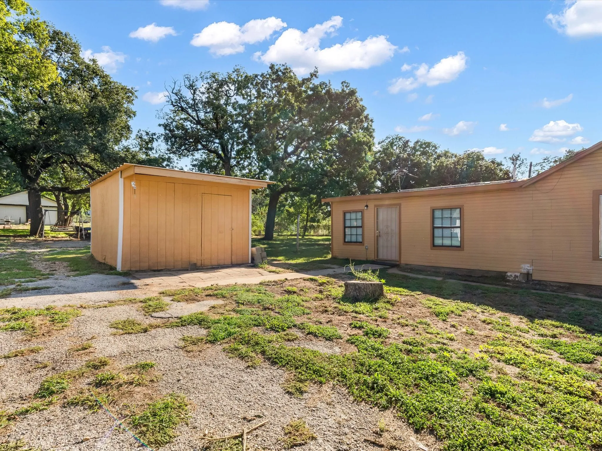 View of yard with a shed