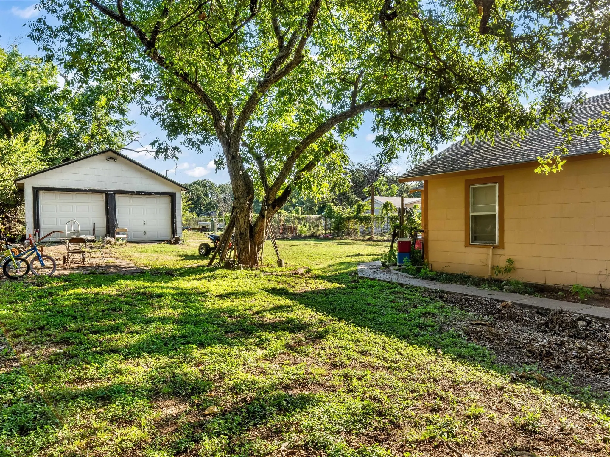 View of yard with a detached garage and an outdoor structure