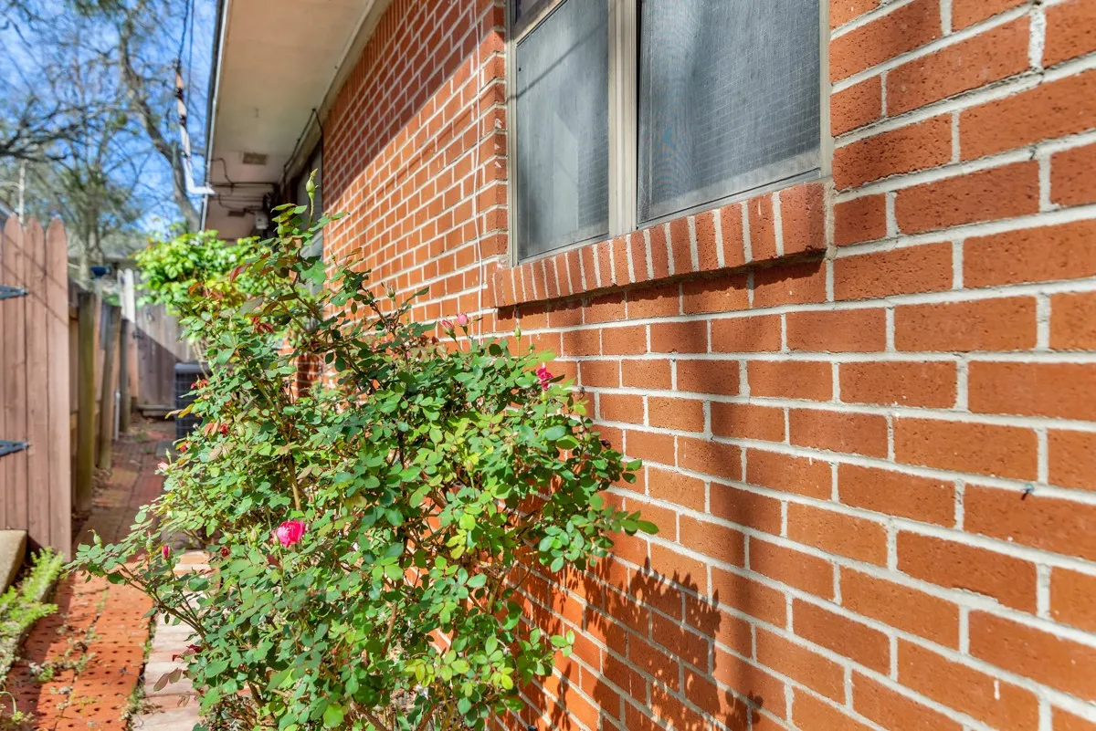 Single Family Residence For Sale in Grayson County , 616 Kessler Boulevard, Sherman, Texas 75092, 3 Bedrooms, 2 Bathrooms, Garage spaces, 2,091 Sqft, built in 1952, Preowned, Price $249,500, mls#21217288, Real Estate Agent in Sherman, Homes For Sale in Grayson county, Homes For Sale in Sherman, Realtor in Sherman Texas, Real Estate Brokerage Independent Realty Texas, Luminita Cordes Realtor