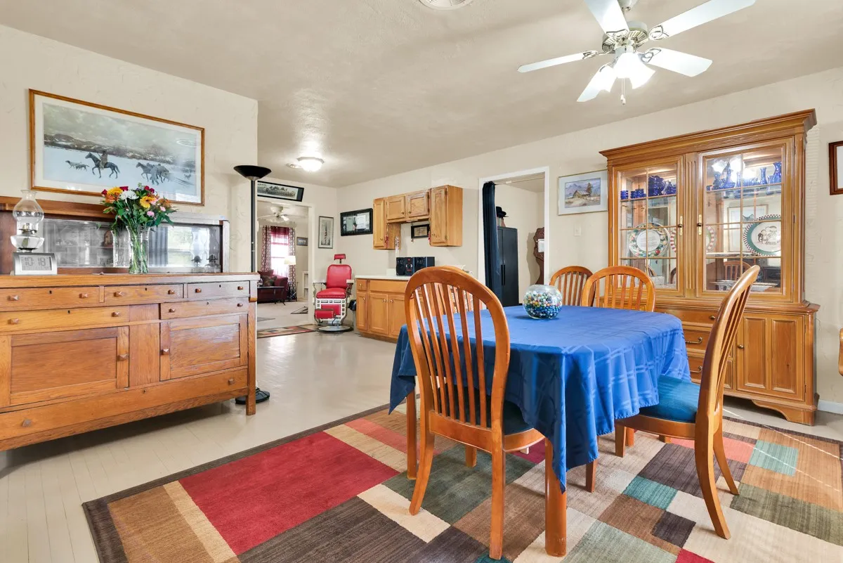 Single Family Residence For Sale in Grayson County , 616 Kessler Boulevard, Sherman, Texas 75092, 3 Bedrooms, 2 Bathrooms, Garage spaces, 2,091 Sqft, built in 1952, Preowned, Price $249,500, mls#21217288, Real Estate Agent in Sherman, Homes For Sale in Grayson county, Homes For Sale in Sherman, Realtor in Sherman Texas, Real Estate Brokerage Independent Realty Texas, Luminita Cordes Realtor