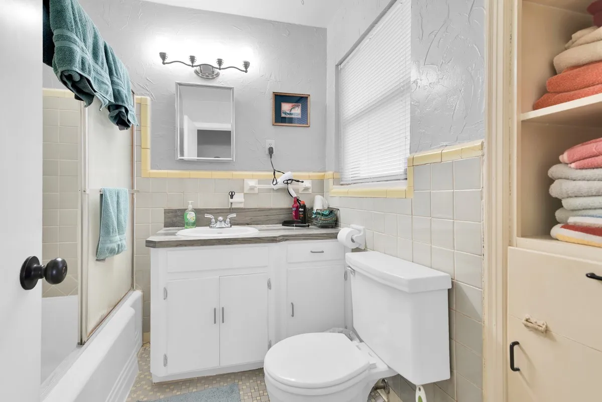 Single Family Residence For Sale in Grayson County , 616 Kessler Boulevard, Sherman, Texas 75092, 3 Bedrooms, 2 Bathrooms, Garage spaces, 2,091 Sqft, built in 1952, Preowned, Price $249,500, mls#21217288, Real Estate Agent in Sherman, Homes For Sale in Grayson county, Homes For Sale in Sherman, Realtor in Sherman Texas, Real Estate Brokerage Independent Realty Texas, Luminita Cordes Realtor