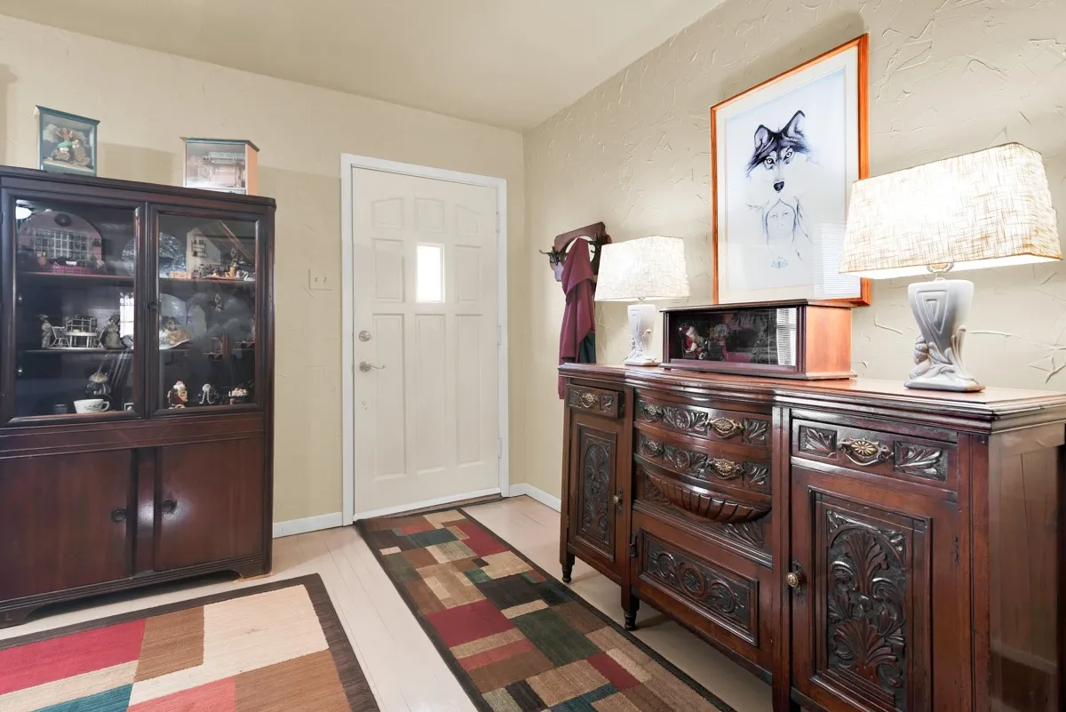 Single Family Residence For Sale in Grayson County , 616 Kessler Boulevard, Sherman, Texas 75092, 3 Bedrooms, 2 Bathrooms, Garage spaces, 2,091 Sqft, built in 1952, Preowned, Price $249,500, mls#21217288, Real Estate Agent in Sherman, Homes For Sale in Grayson county, Homes For Sale in Sherman, Realtor in Sherman Texas, Real Estate Brokerage Independent Realty Texas, Luminita Cordes Realtor