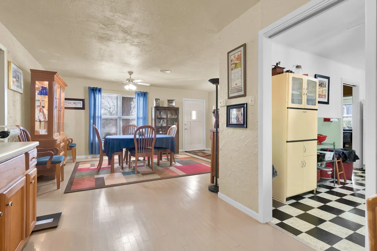 Single Family Residence For Sale in Grayson County , 616 Kessler Boulevard, Sherman, Texas 75092, 3 Bedrooms, 2 Bathrooms, Garage spaces, 2,091 Sqft, built in 1952, Preowned, Price $249,500, mls#21217288, Real Estate Agent in Sherman, Homes For Sale in Grayson county, Homes For Sale in Sherman, Realtor in Sherman Texas, Real Estate Brokerage Independent Realty Texas, Luminita Cordes Realtor