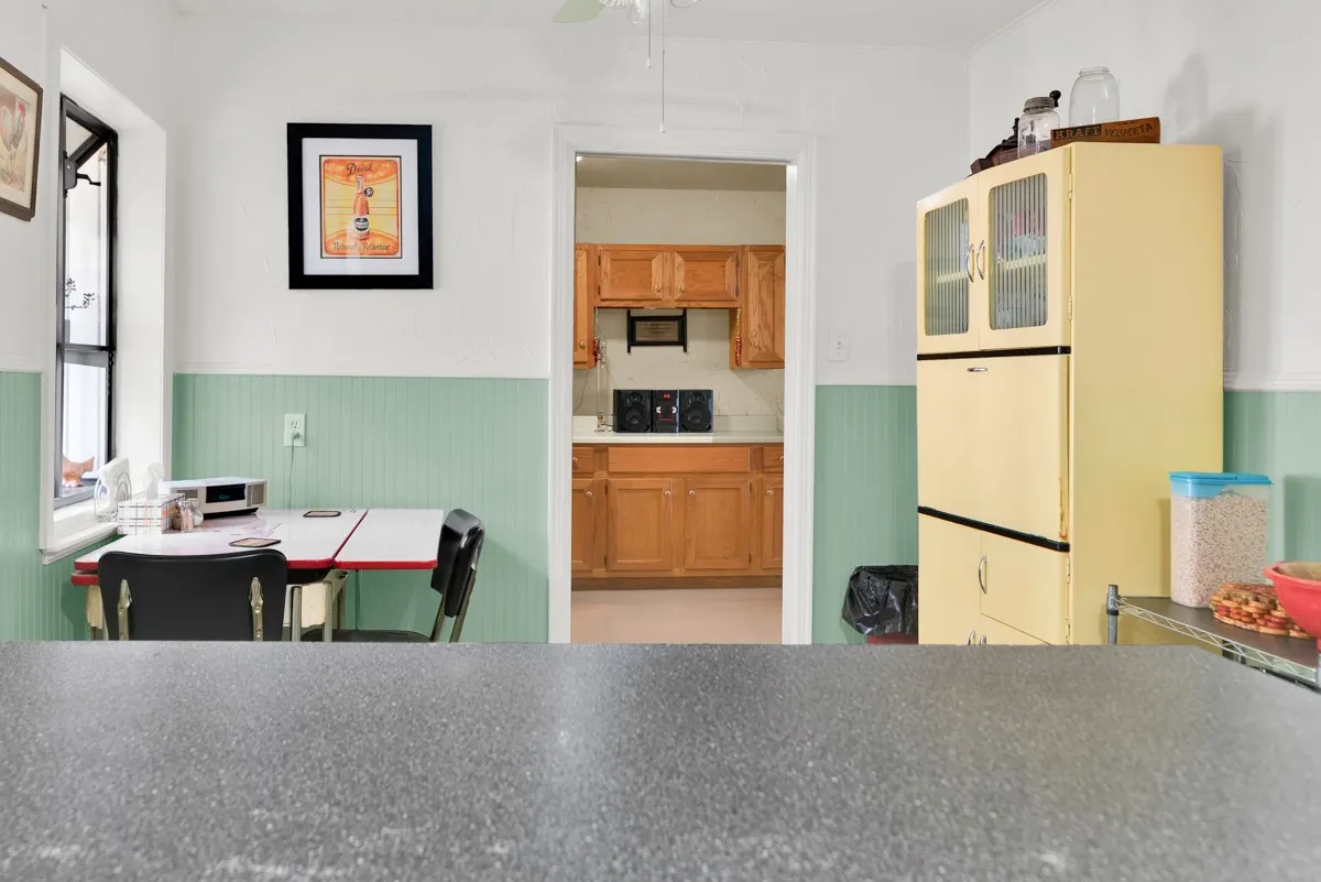 Single Family Residence For Sale in Grayson County , 616 Kessler Boulevard, Sherman, Texas 75092, 3 Bedrooms, 2 Bathrooms, Garage spaces, 2,091 Sqft, built in 1952, Preowned, Price $249,500, mls#21217288, Real Estate Agent in Sherman, Homes For Sale in Grayson county, Homes For Sale in Sherman, Realtor in Sherman Texas, Real Estate Brokerage Independent Realty Texas, Luminita Cordes Realtor