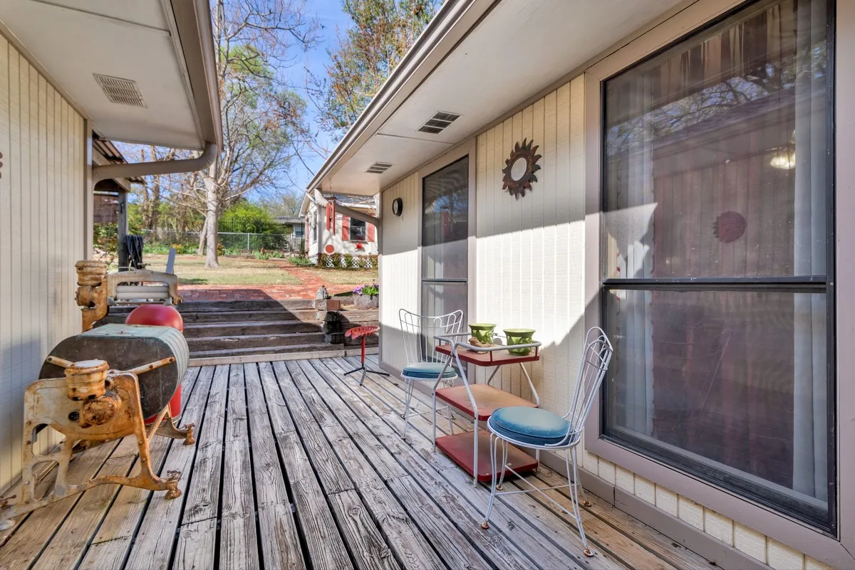 Single Family Residence For Sale in Grayson County , 616 Kessler Boulevard, Sherman, Texas 75092, 3 Bedrooms, 2 Bathrooms, Garage spaces, 2,091 Sqft, built in 1952, Preowned, Price $249,500, mls#21217288, Real Estate Agent in Sherman, Homes For Sale in Grayson county, Homes For Sale in Sherman, Realtor in Sherman Texas, Real Estate Brokerage Independent Realty Texas, Luminita Cordes Realtor
